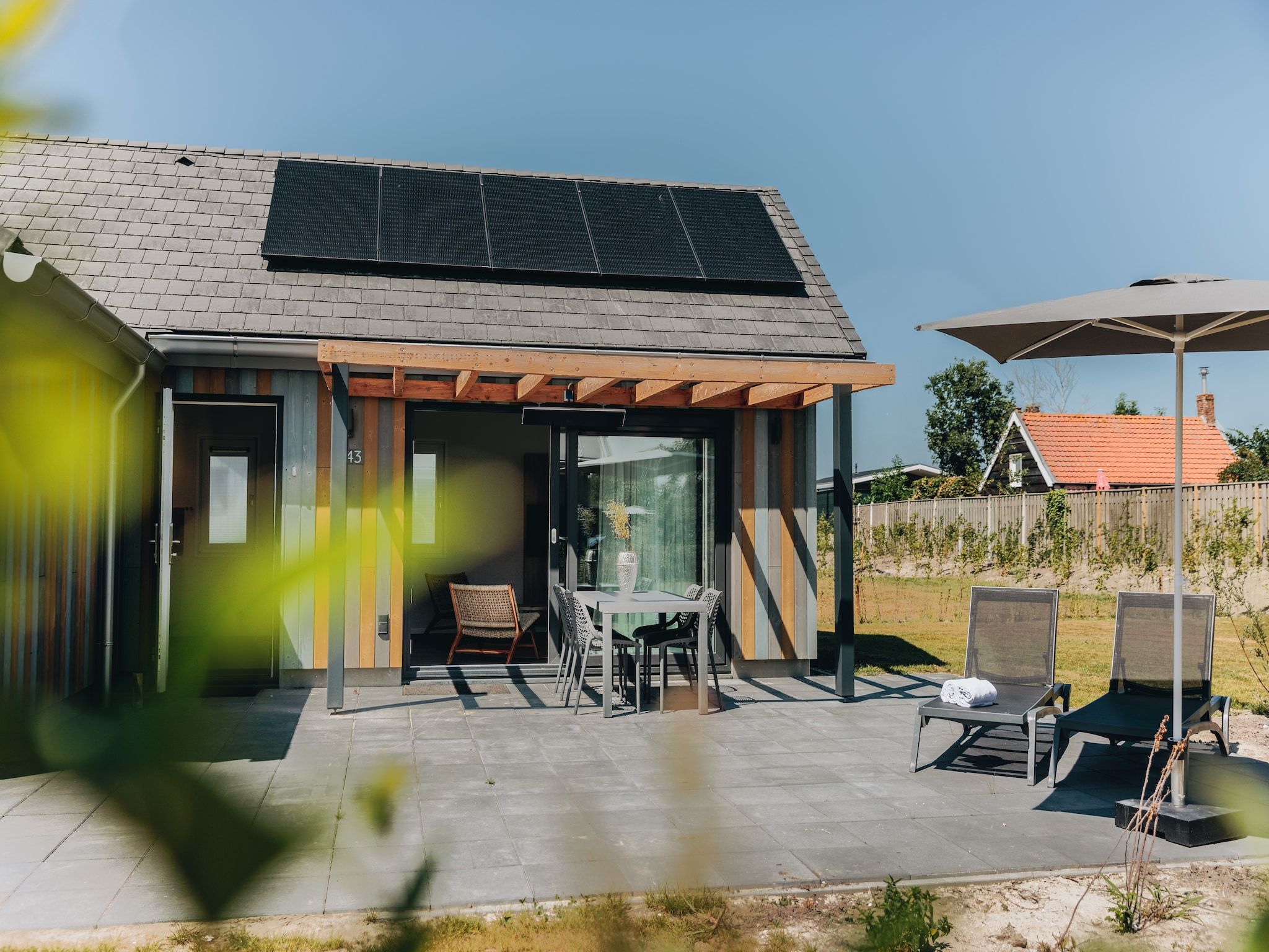 Het terras van Beach Resort Nieuwvliet-Bad 16 in Nieuwvliet-Bad