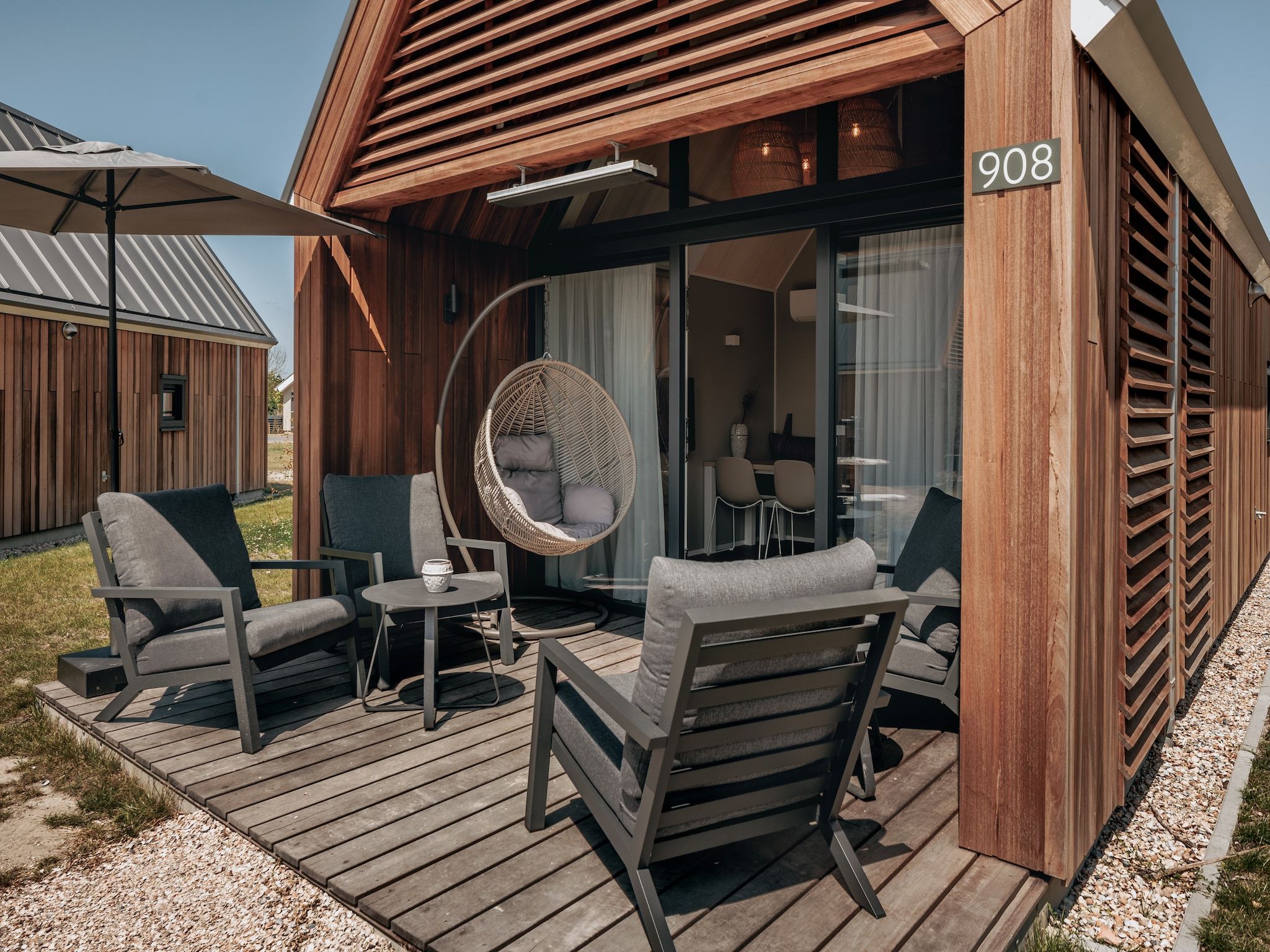 Het terras van Beach Resort Nieuwvliet-Bad 17 in Nieuwvliet-Bad