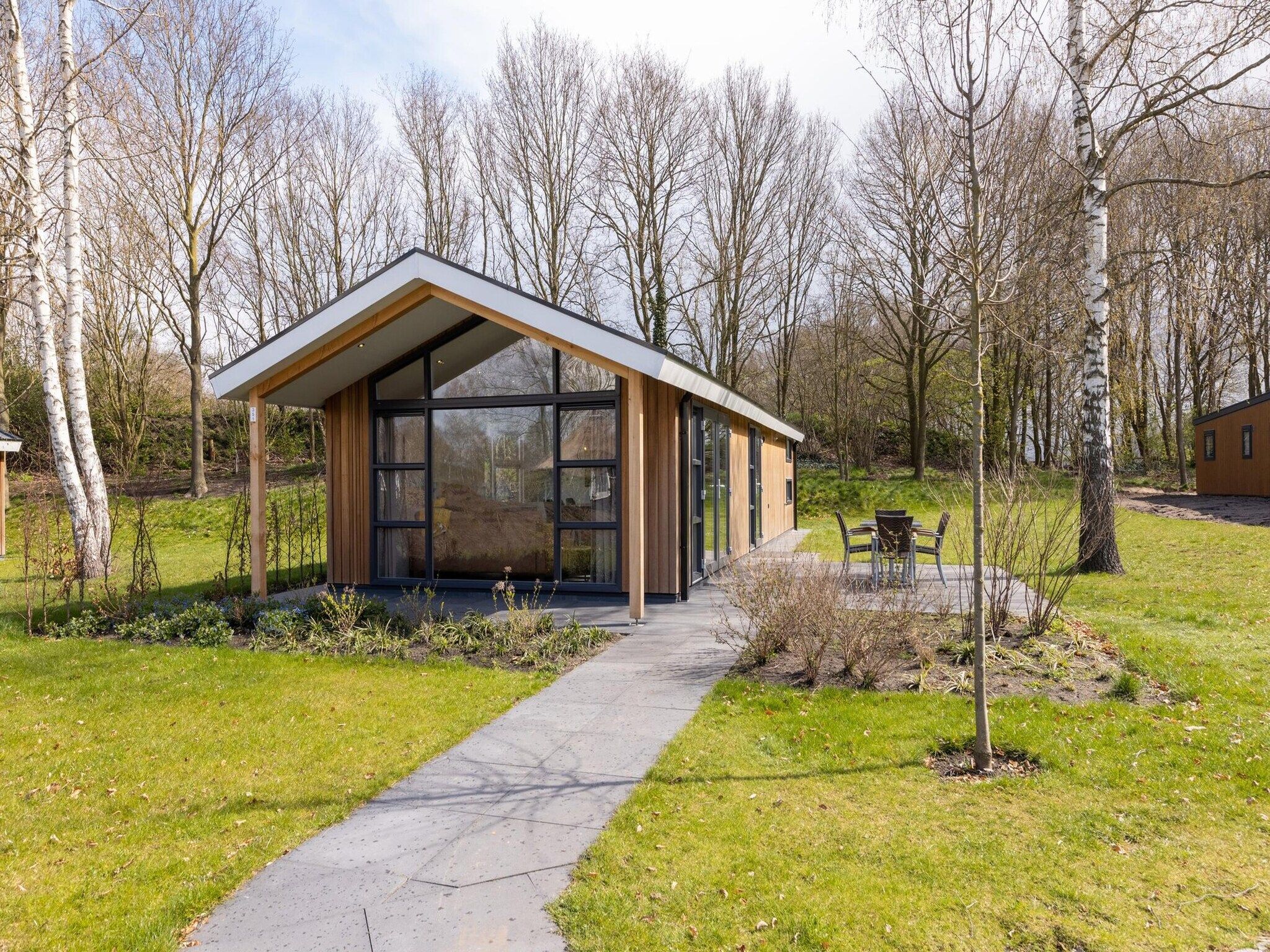 De buitenkant van Recreatiepark Tolplas 18 in Hoge Hexel