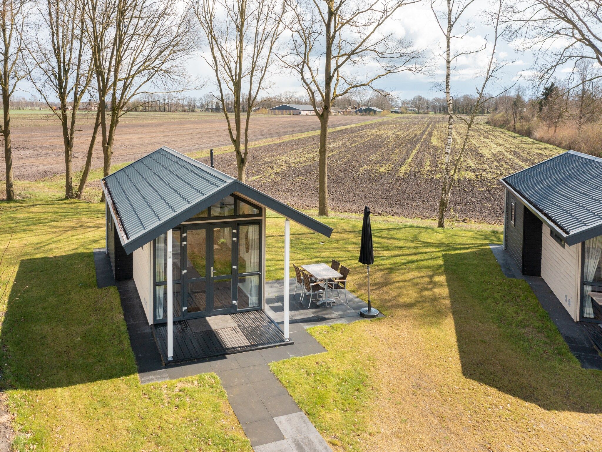 De buitenkant van Recreatiepark Tolplas 19 in Hoge Hexel