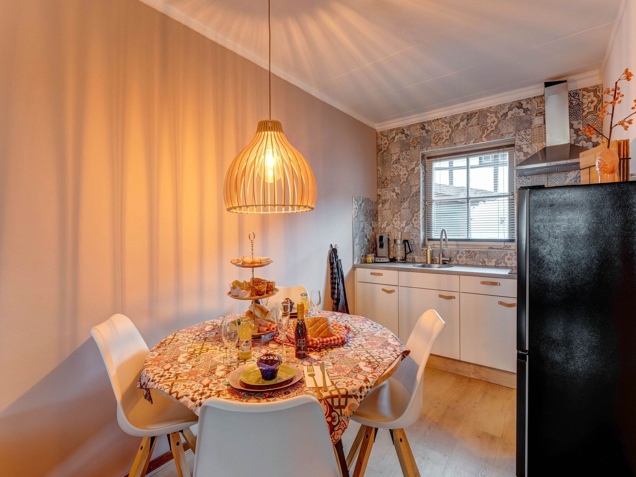 De eetkamer van Valleyview Cottages - NR02 in Voerendaal