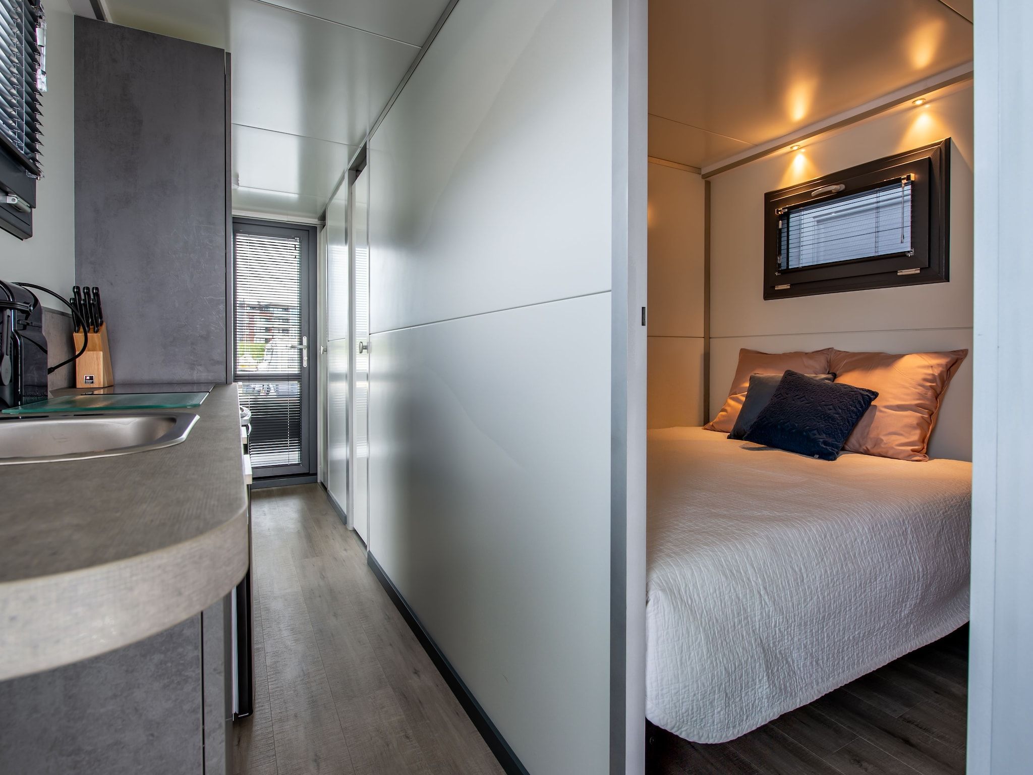 Een slaapkamer van Waterlodge Blue Island in Kamperland