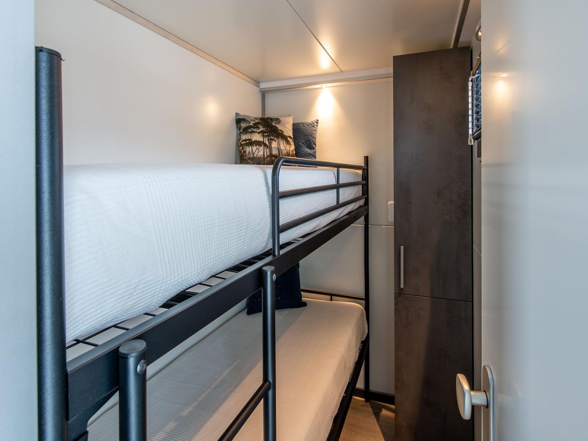 Een slaapkamer van Waterlodge Blue Island in Kamperland