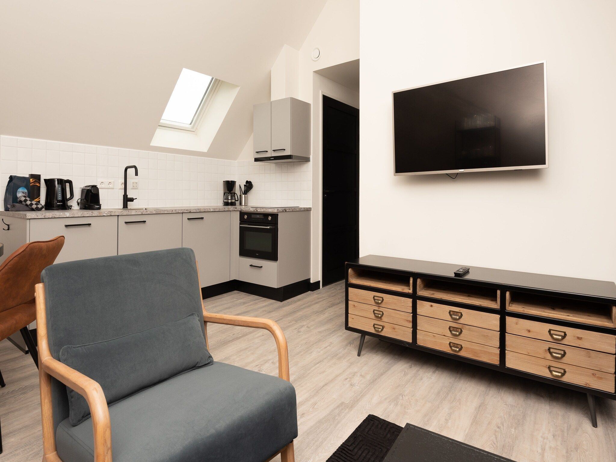 De woonkamer van Jan van Renesseweg 1 - Renesse 4p in Renesse
