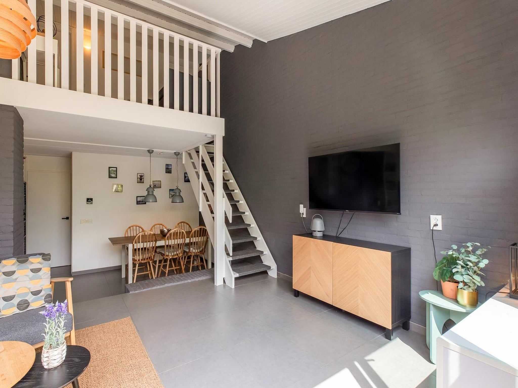 De woonkamer van Lepelblad 7 in Nieuwvlietbad