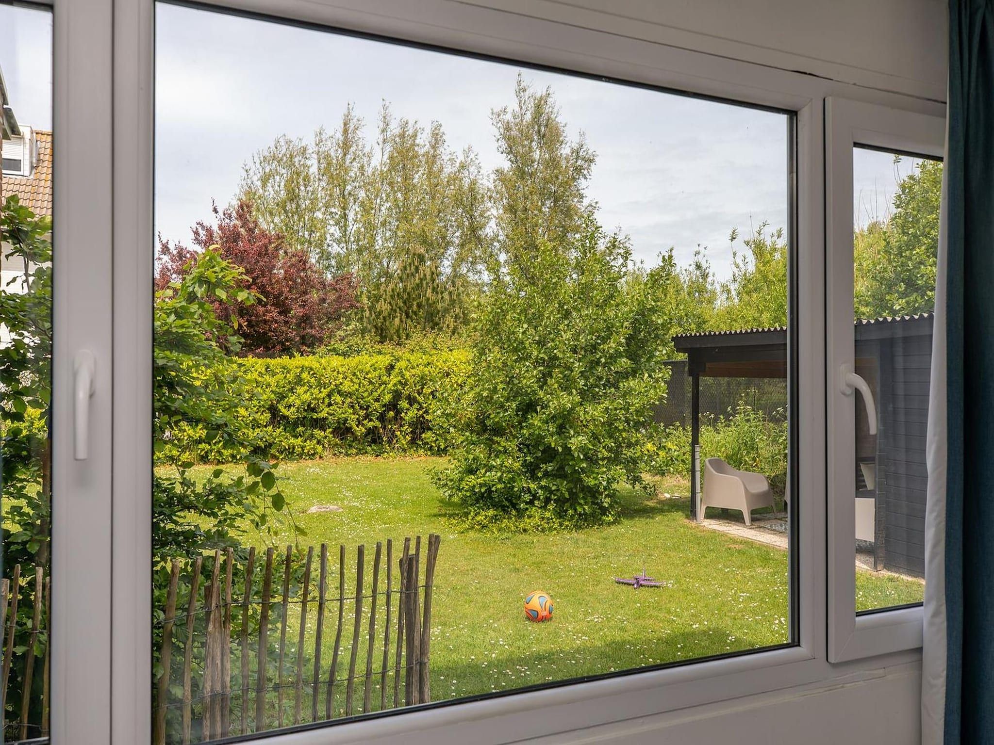 De tuin van Lepelblad 7 in Nieuwvlietbad
