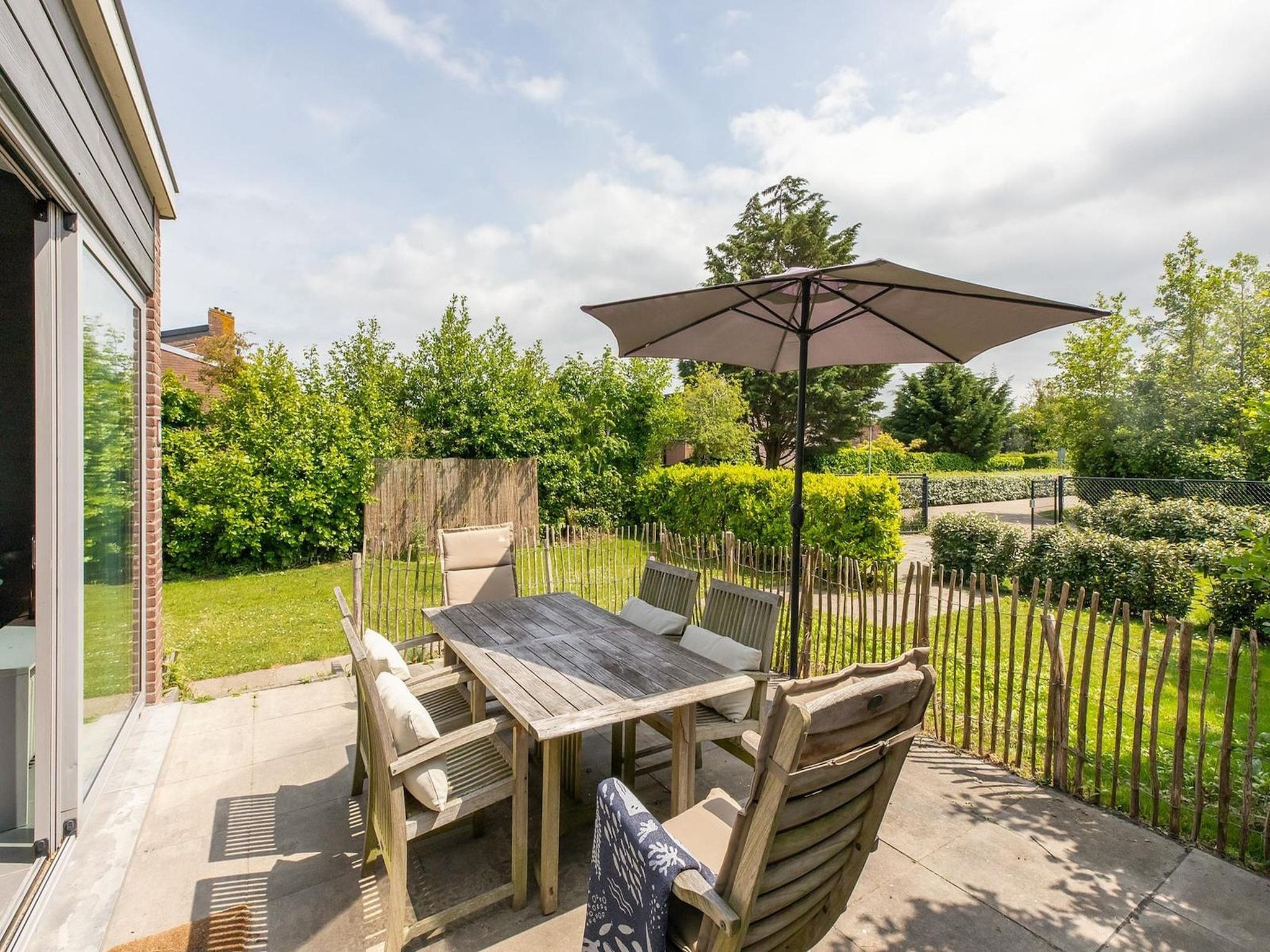 Het terras van Lepelblad 7 in Nieuwvlietbad