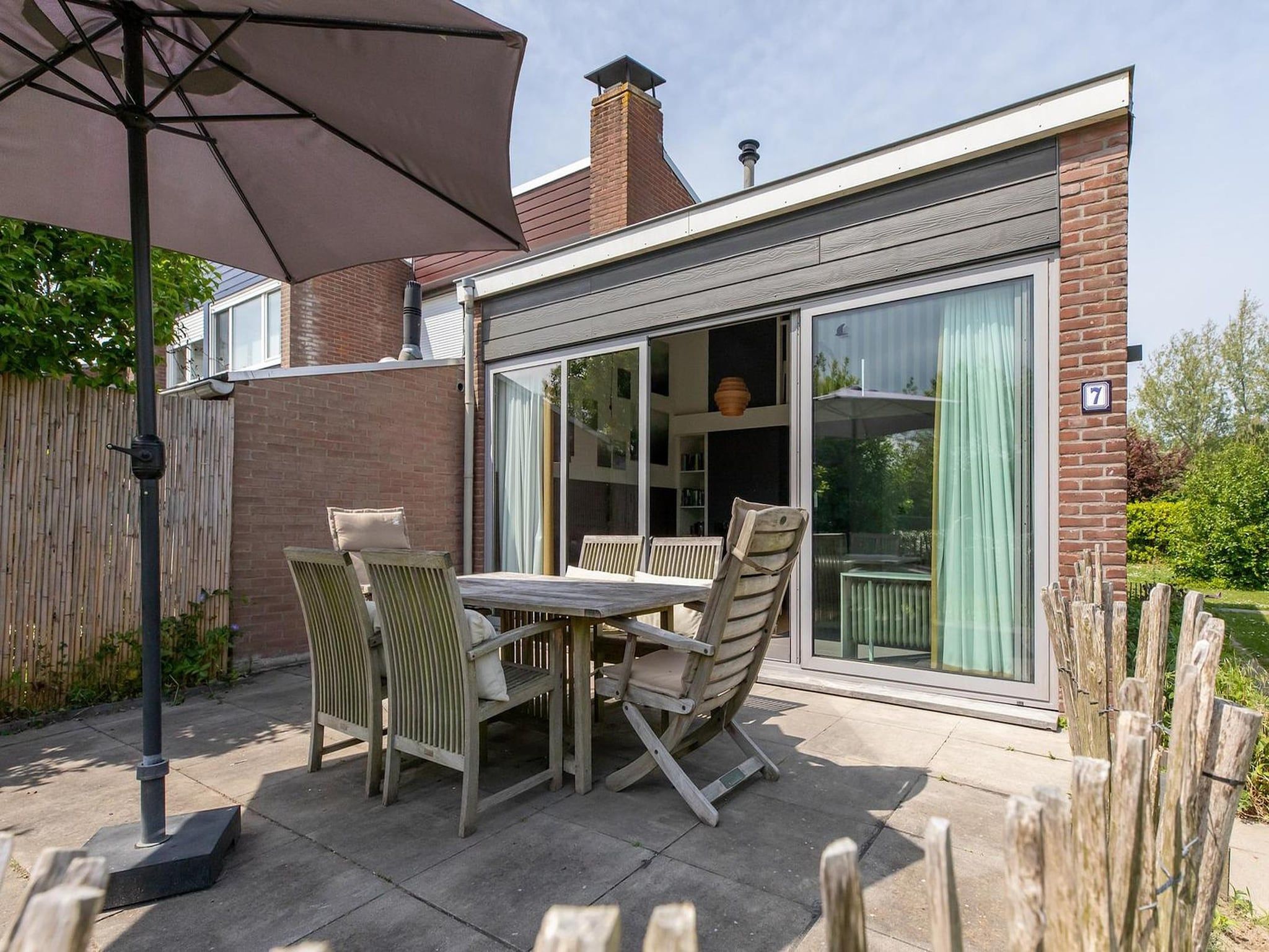 Het terras van Lepelblad 7 in Nieuwvlietbad