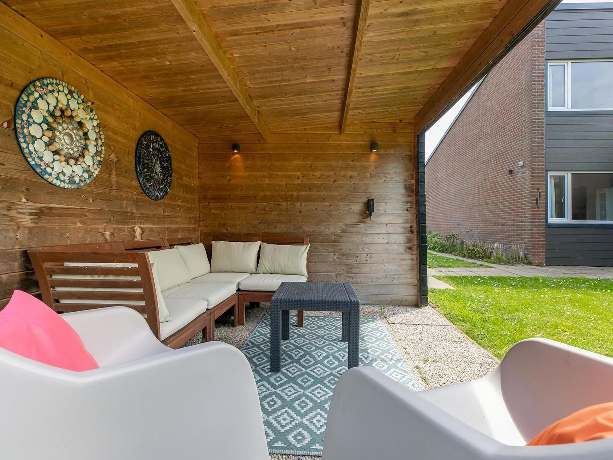 Het terras van Lepelblad 7 in Nieuwvlietbad