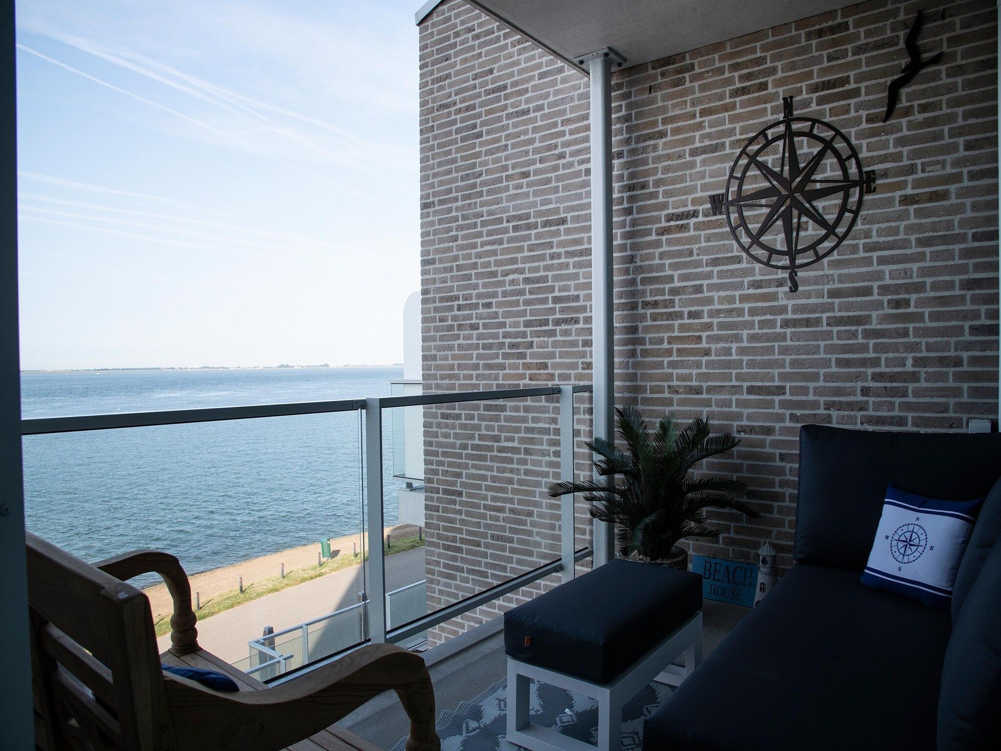 Het terras van Casa Anna in Scherpenisse