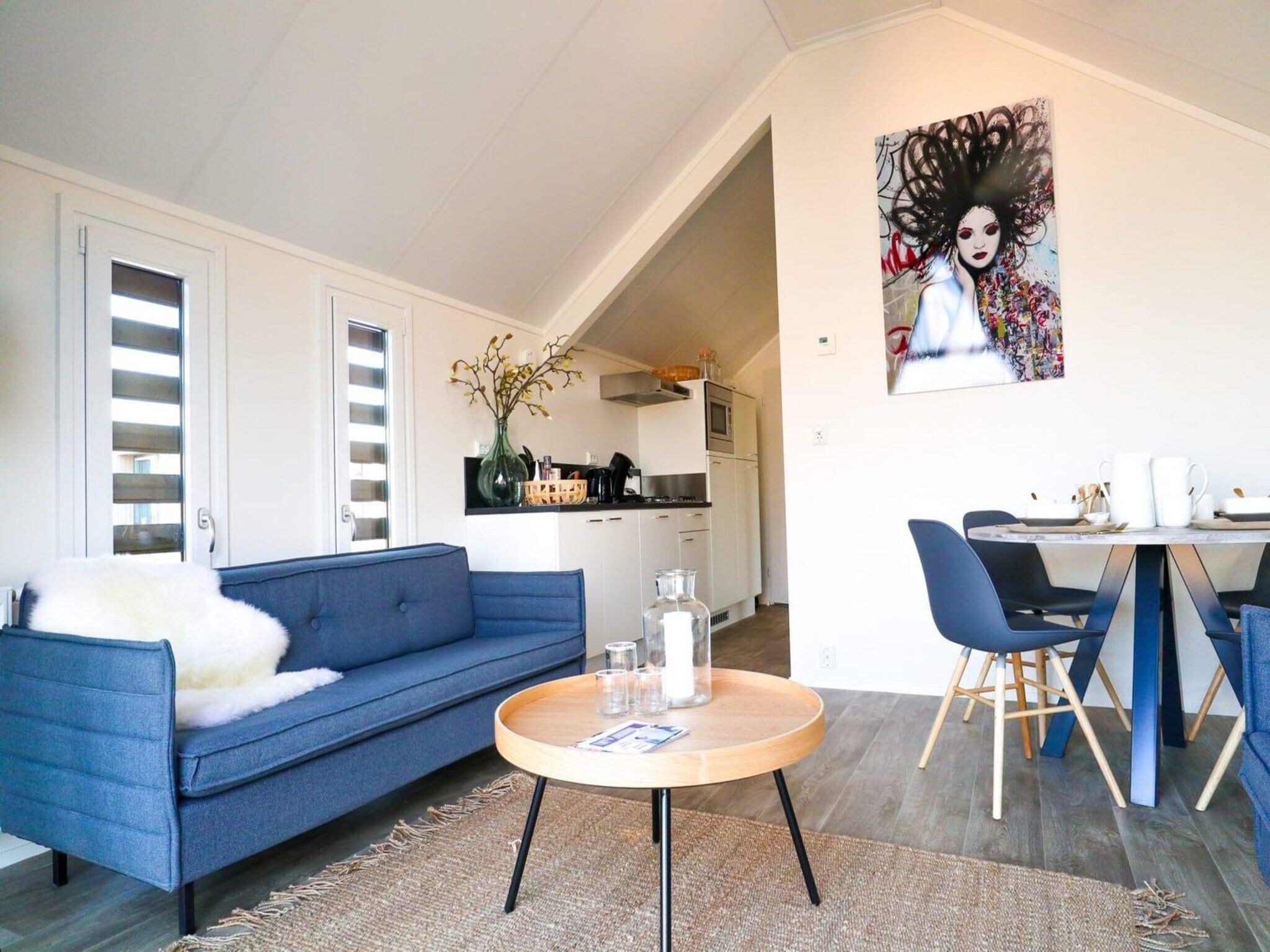 De woonkamer van Beach House 4 in Olburgen