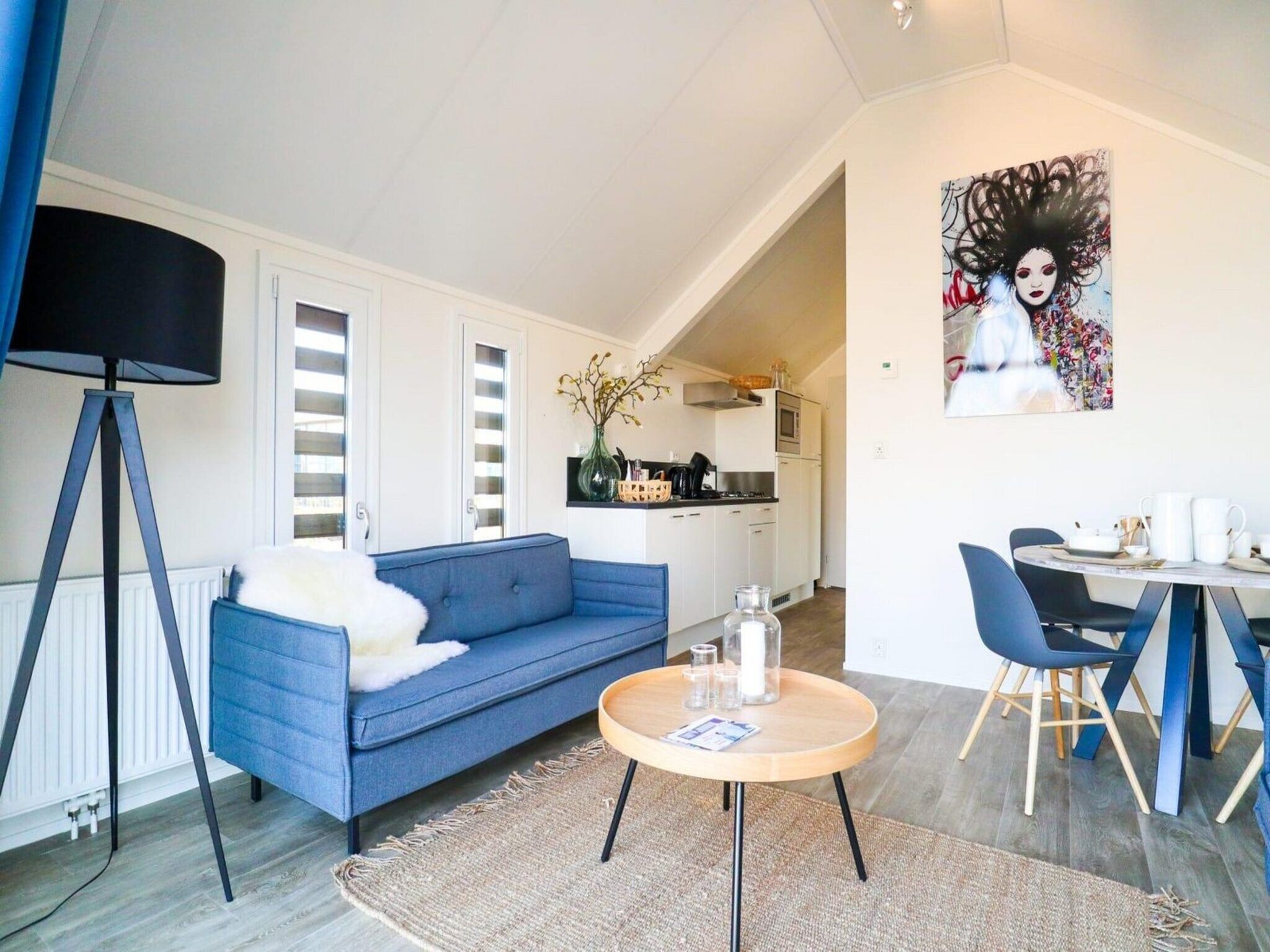De woonkamer van Beach House 4 in Olburgen