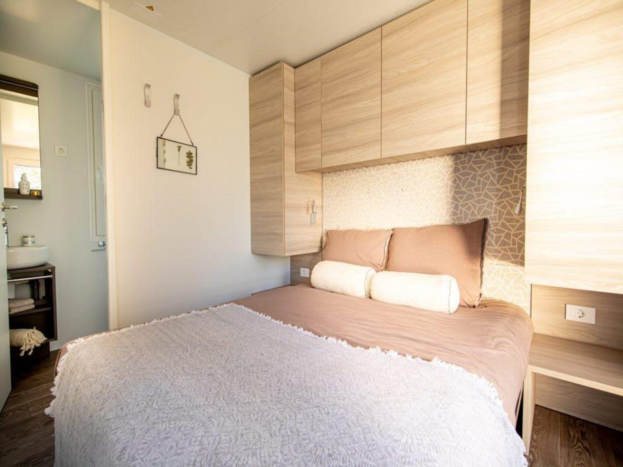 Een slaapkamer van Cosy Unique Plus 6 in Olburgen