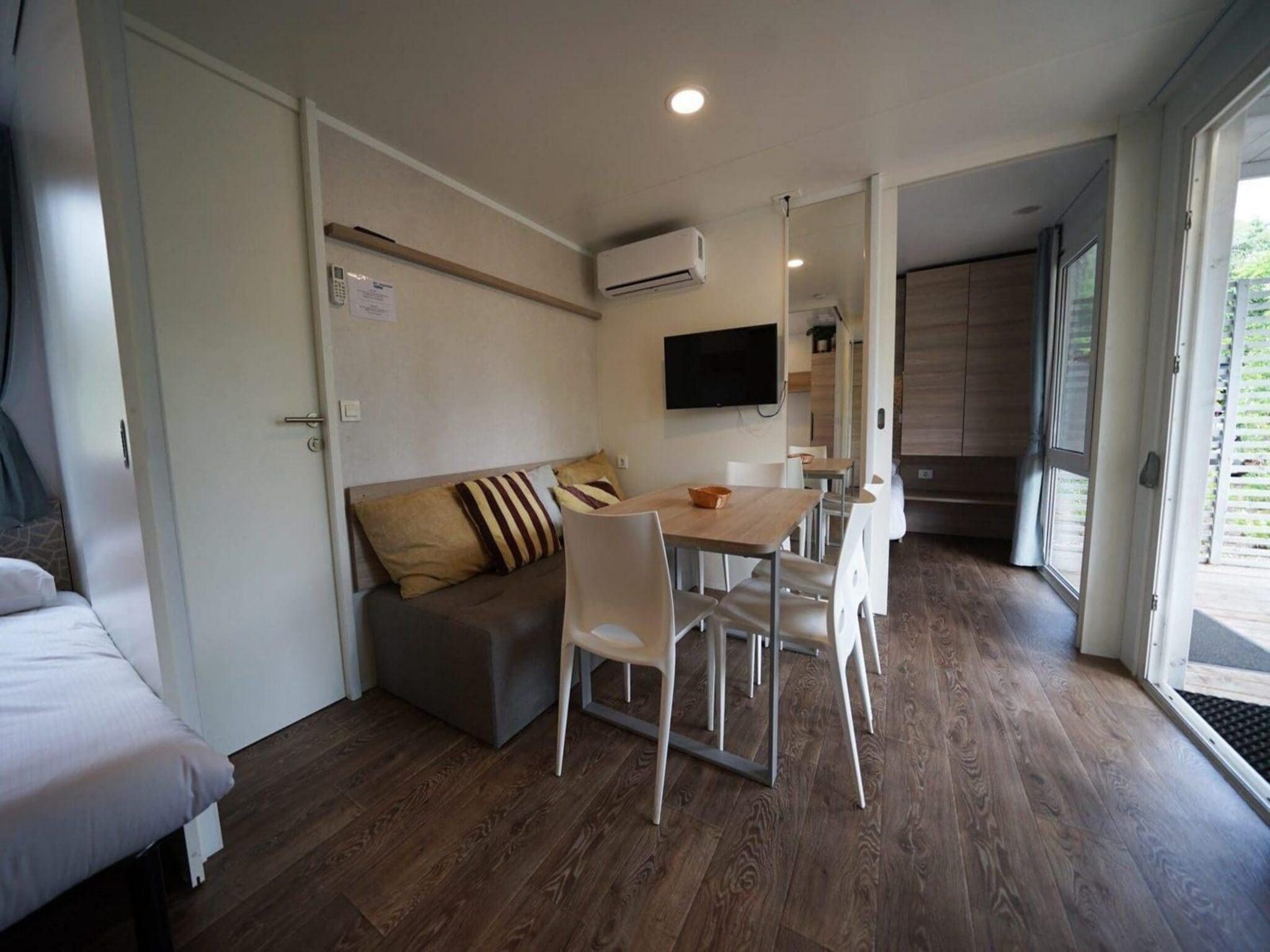 De woonkamer van Cosy Unique Plus 6 in Olburgen