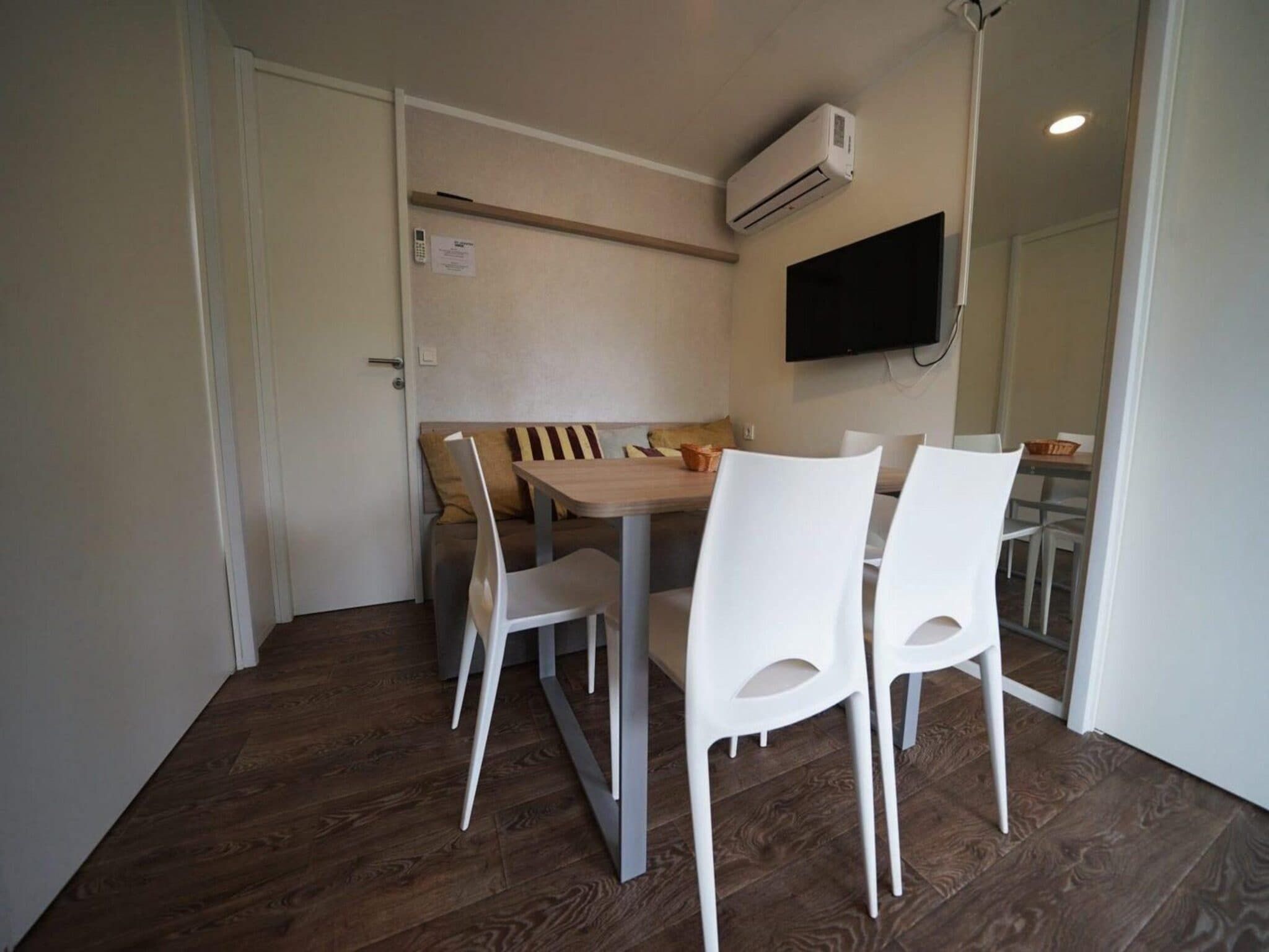 De woonkamer van Cosy Unique Plus 6 in Olburgen