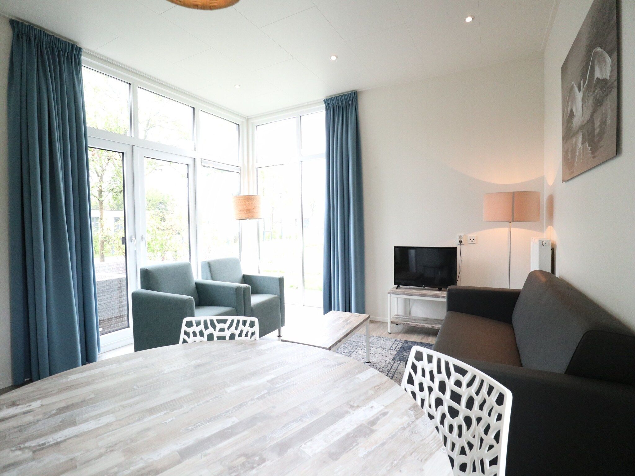 De woonkamer van Cube la Mer 4 in Olburgen