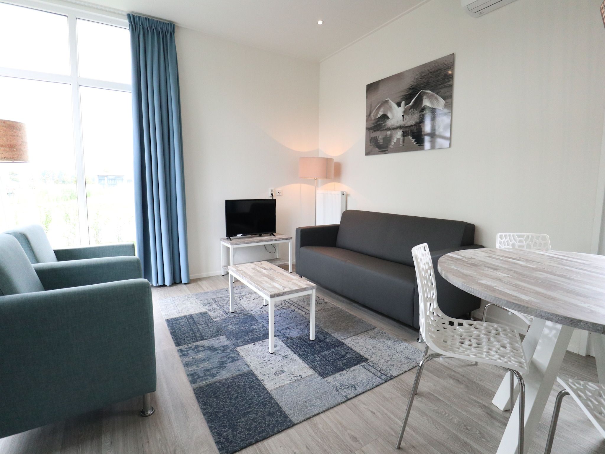 De woonkamer van Cube la Mer 4 in Olburgen