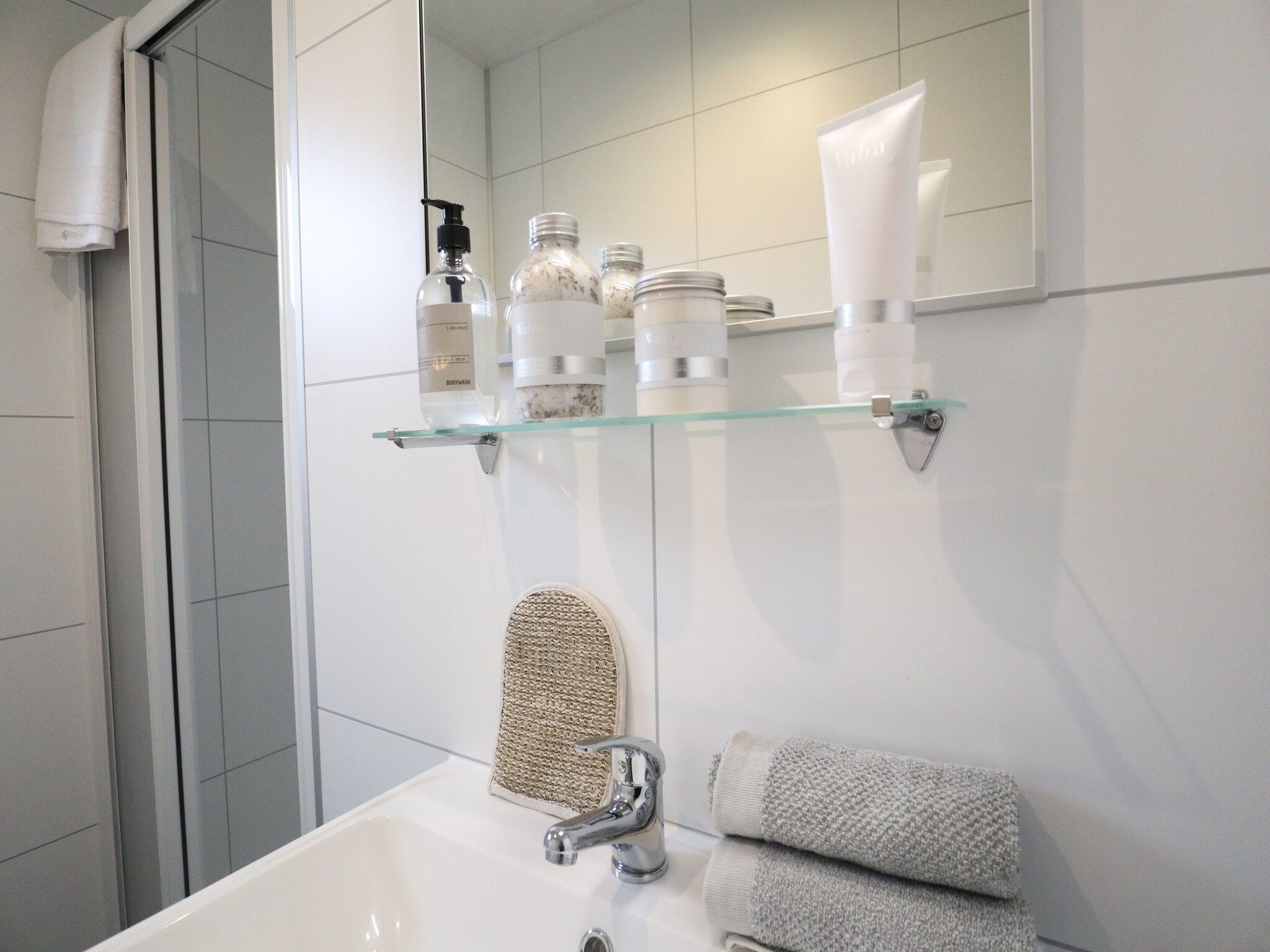 De badkamer van Cube la Mer 4 in Olburgen