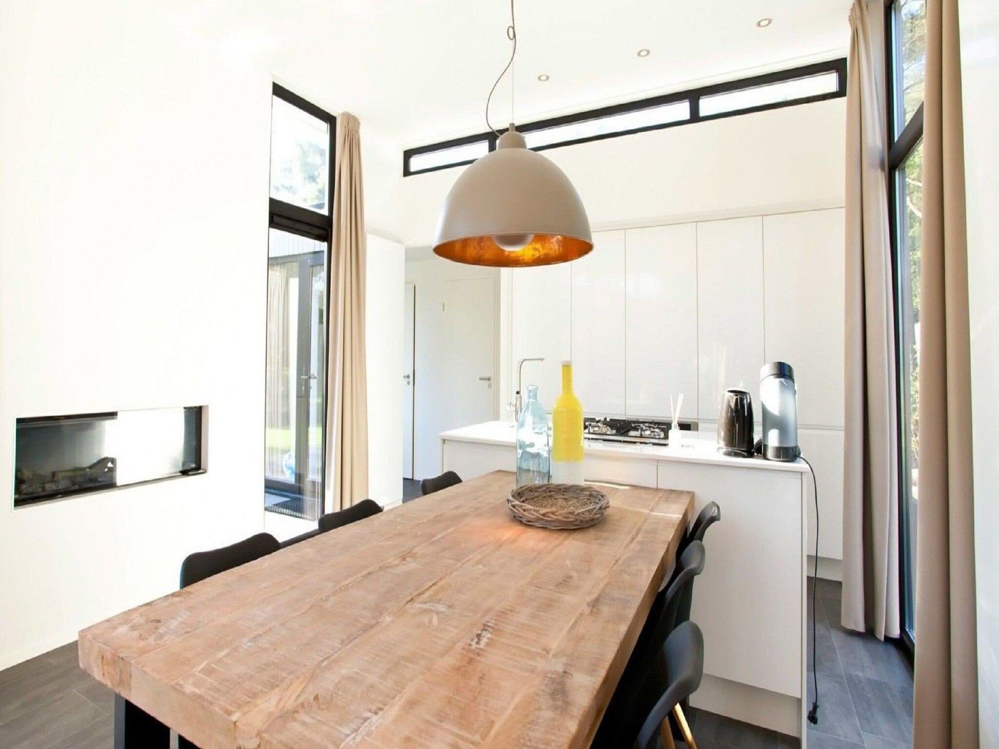 De eetkamer van L-Cube Plus 6 in Olburgen