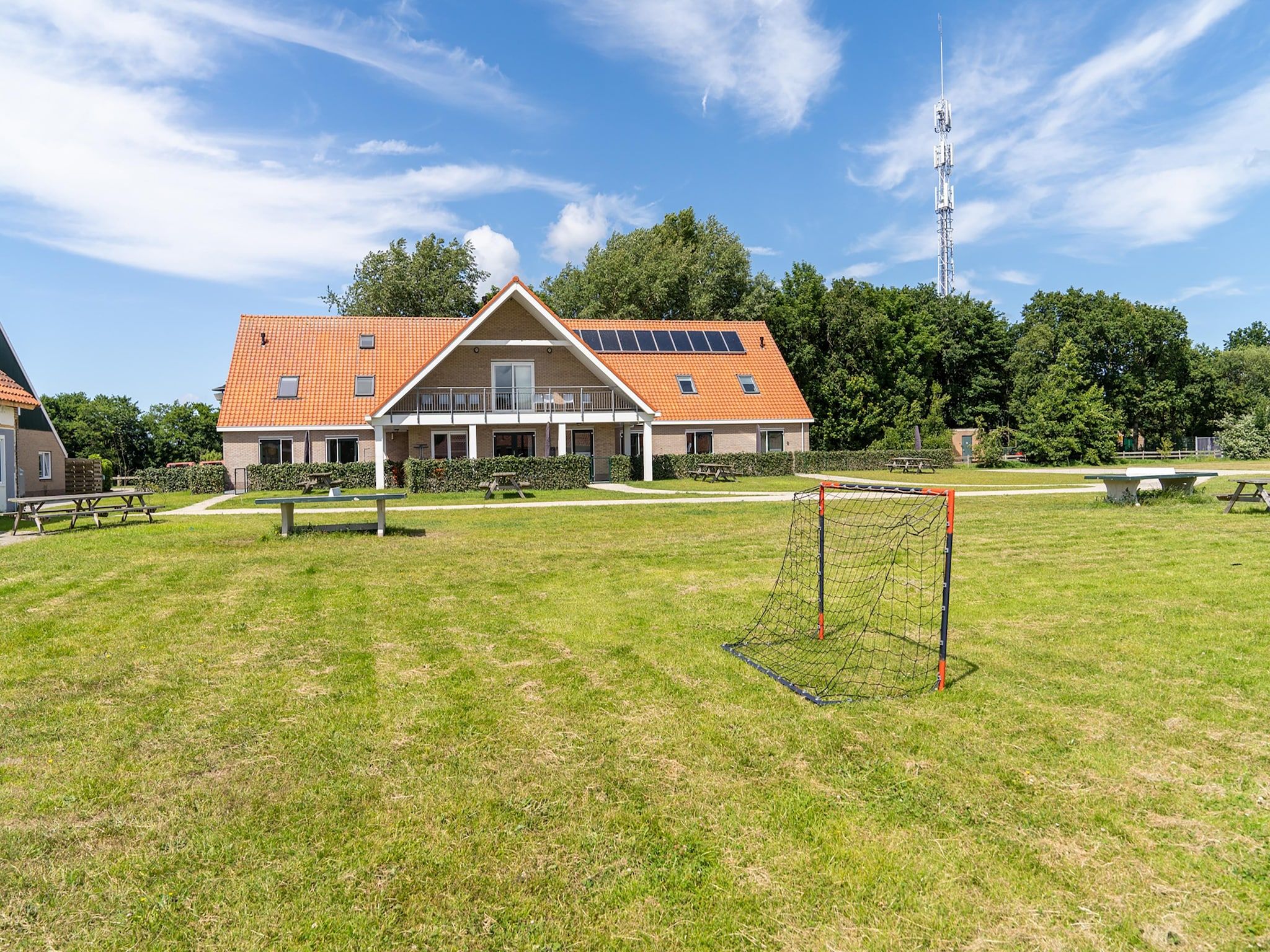 De buitenkant van Bramerduin in Nes