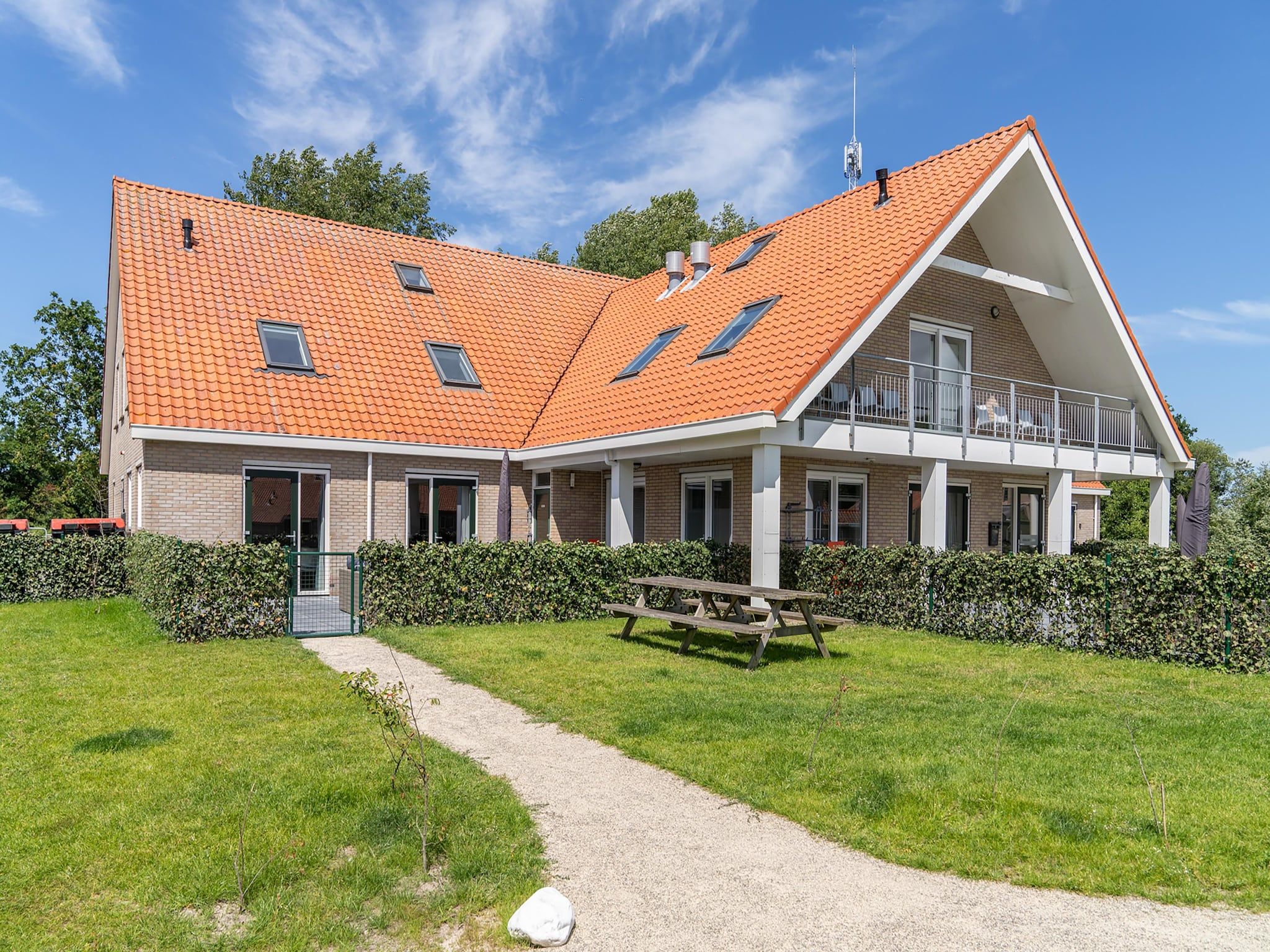 De buitenkant van Bramerduin in Nes