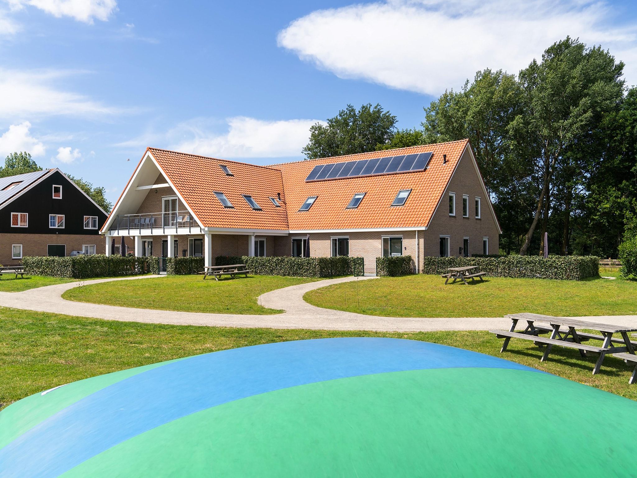 De buitenkant van Bramerduin in Nes