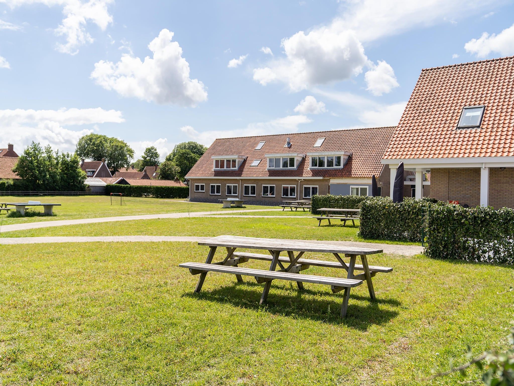 De buitenkant van Bramerduin in Nes