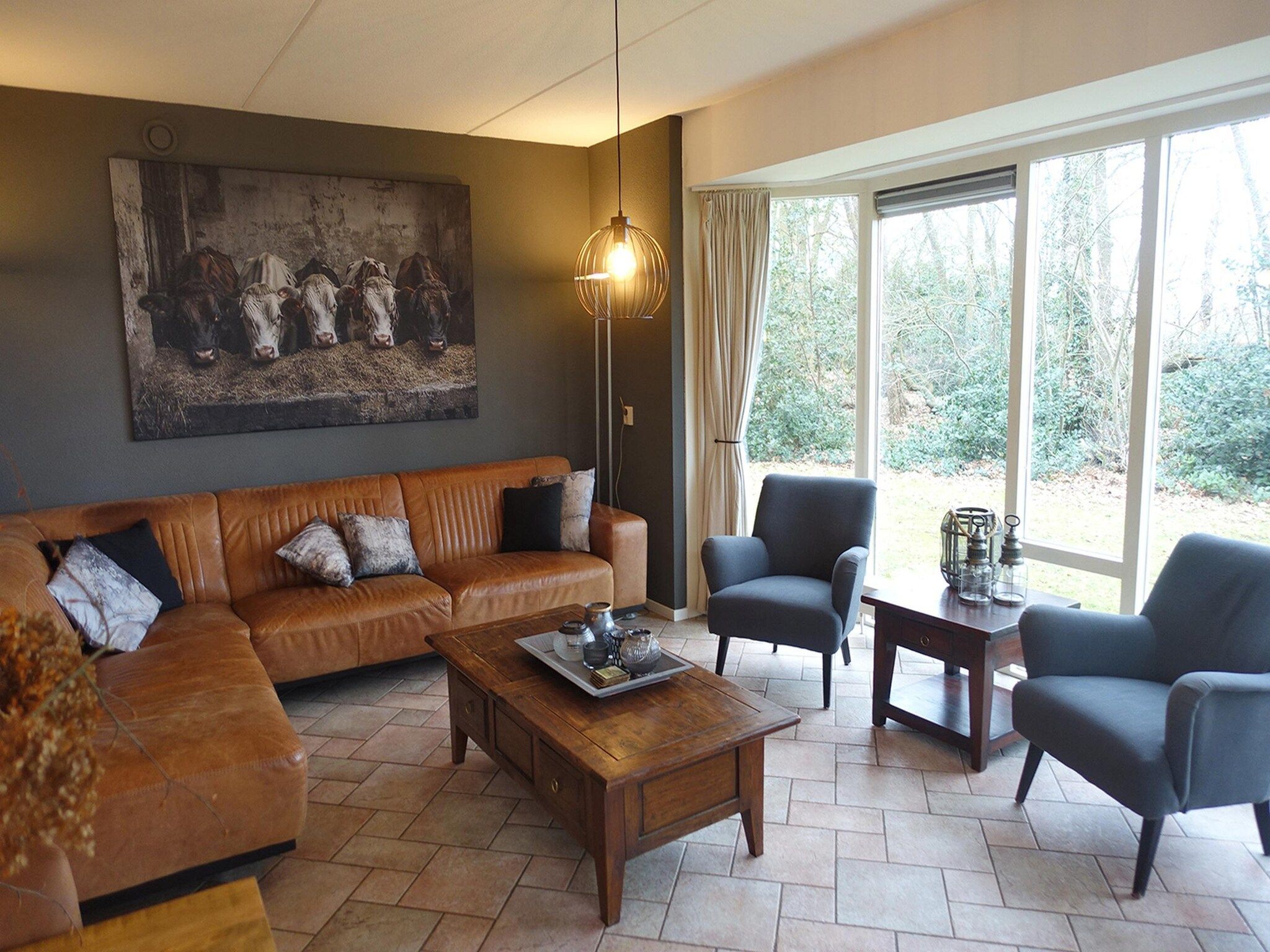 De woonkamer van Buitenplaats Berg en Bos nummer 4 in Lemele