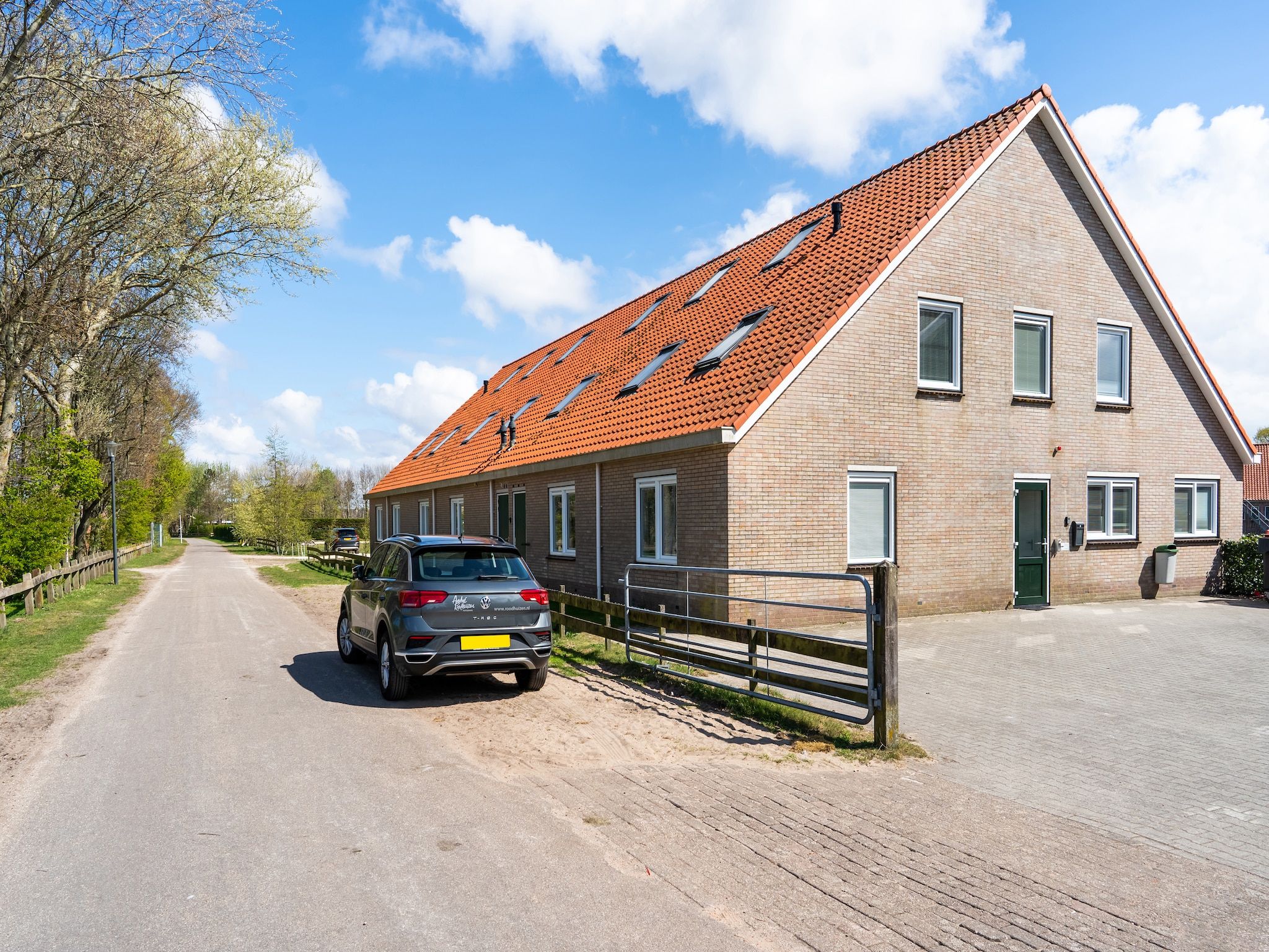 De buitenkant van Vrijersduin in Nes