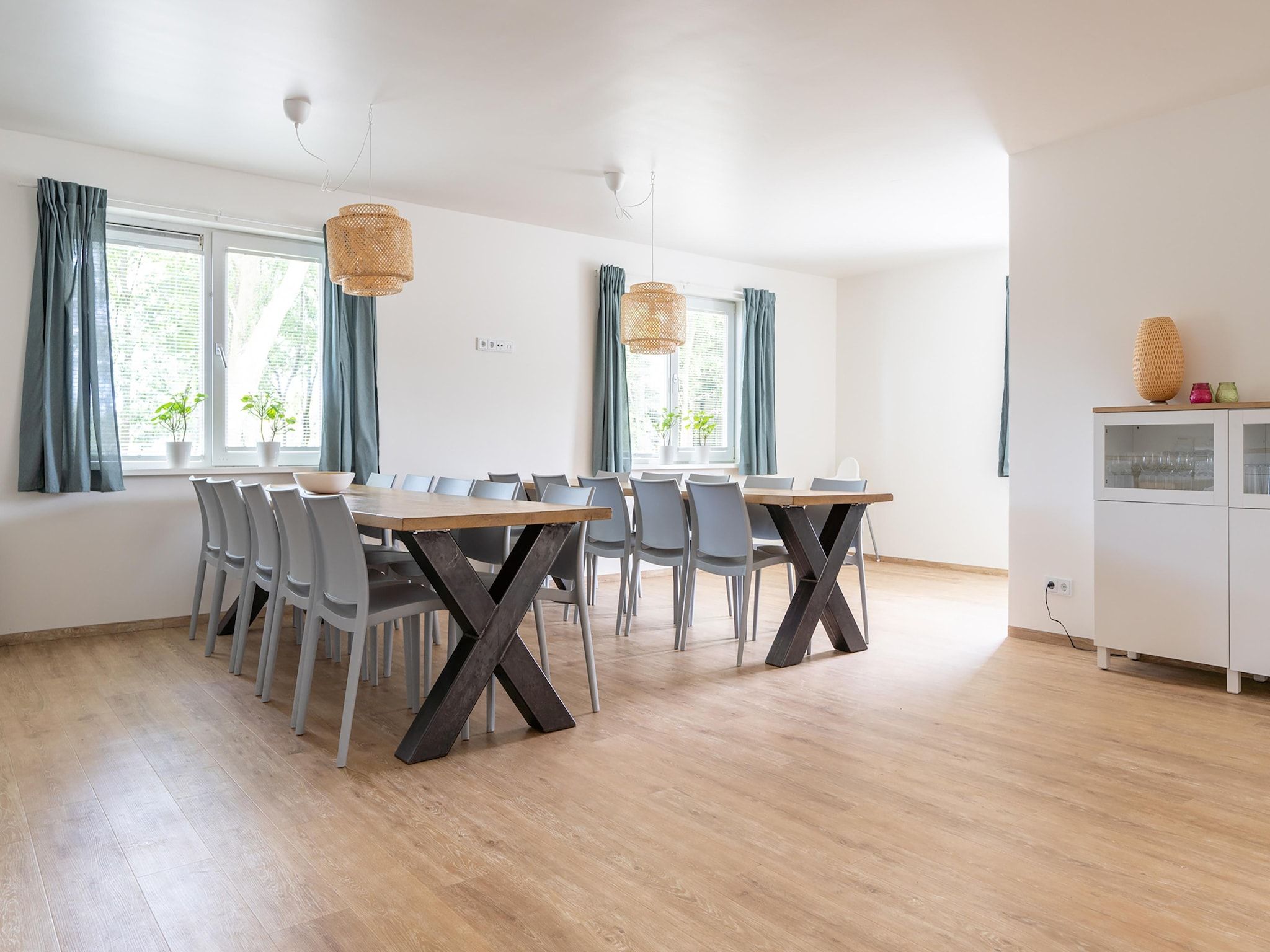 De eetkamer van Kaapsduin in Nes
