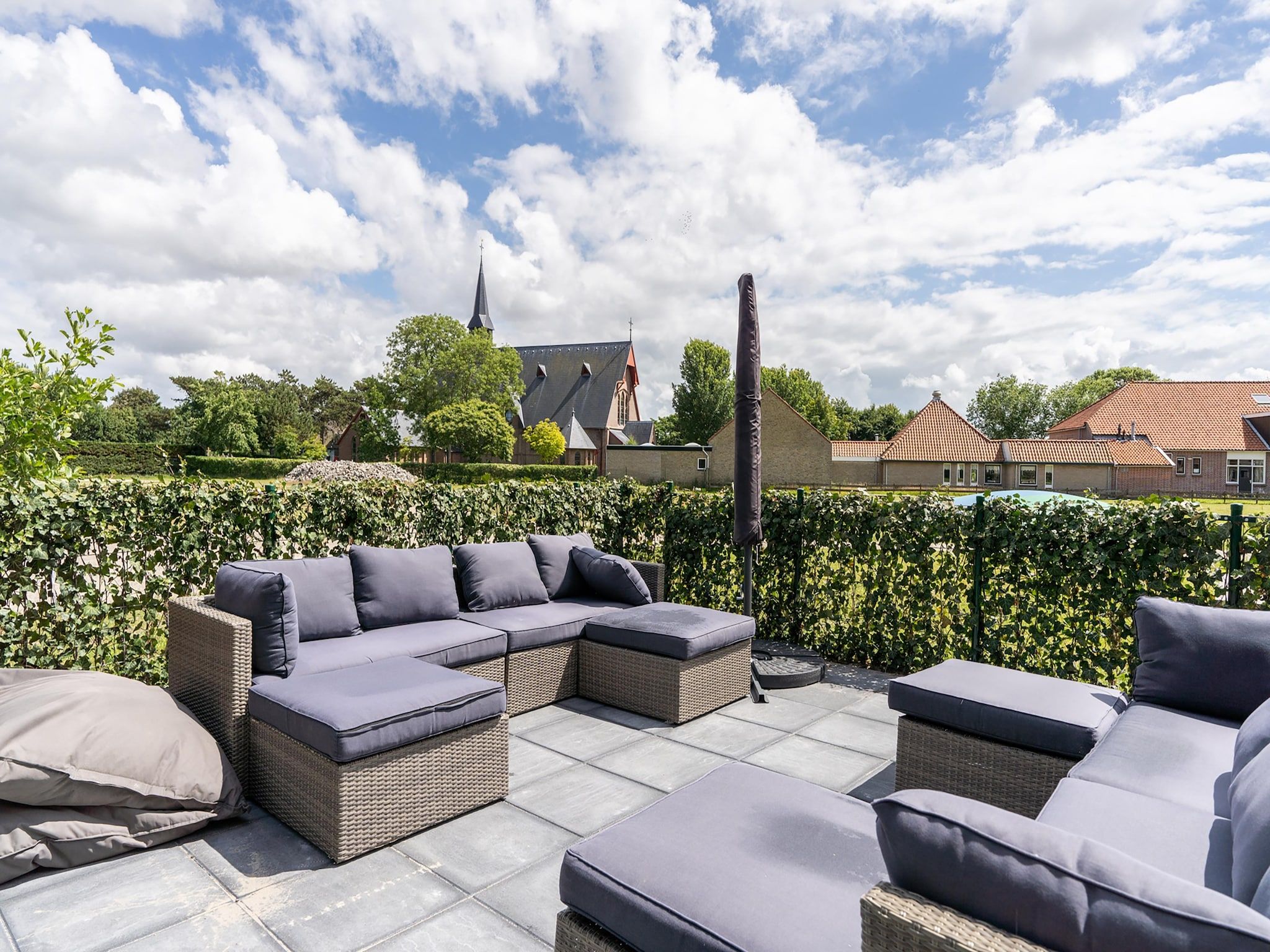 De tuin van Kaapsduin in Nes