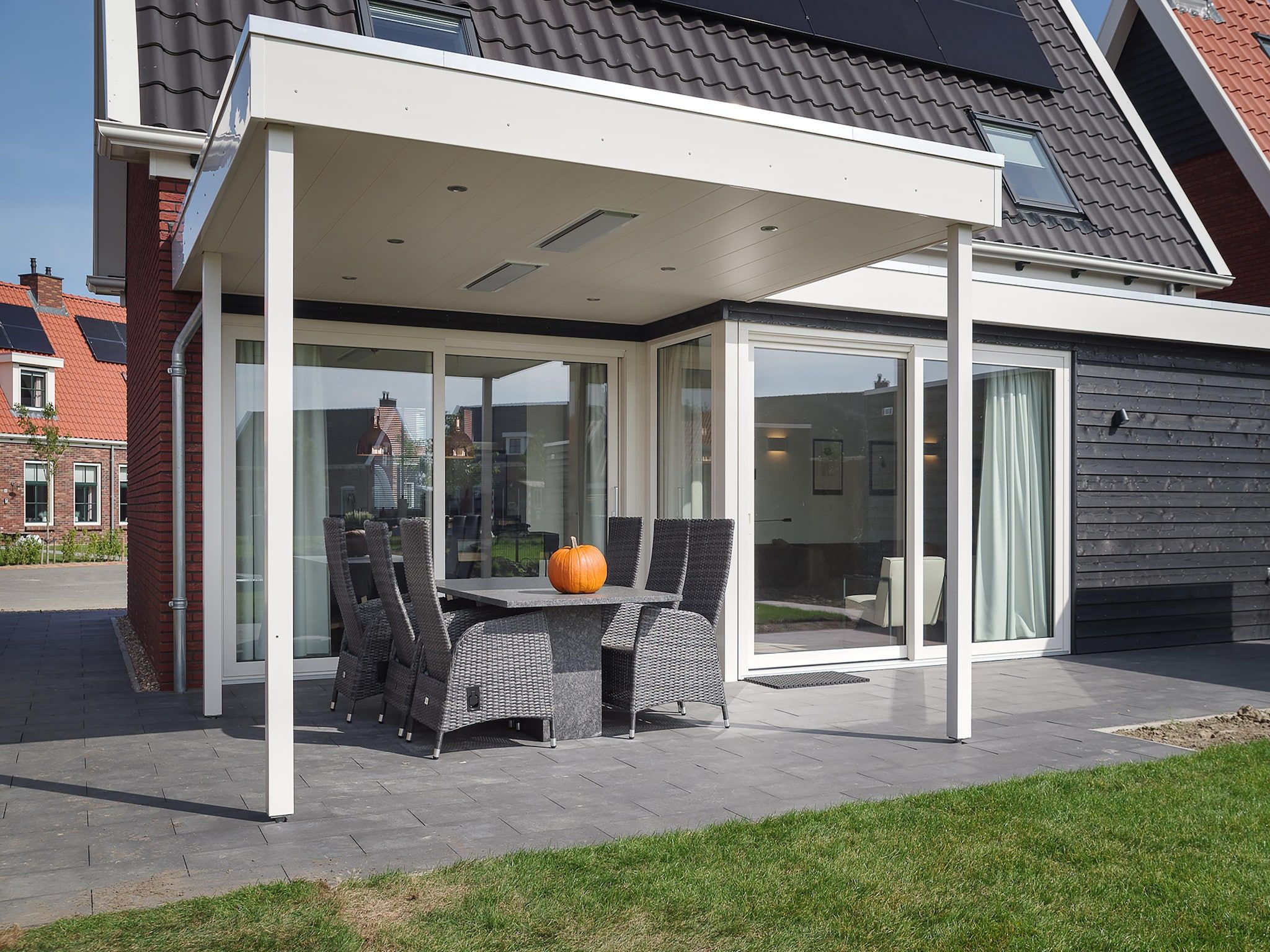 De tuin van Charming Beveland Vrijstaand in Colijnsplaat