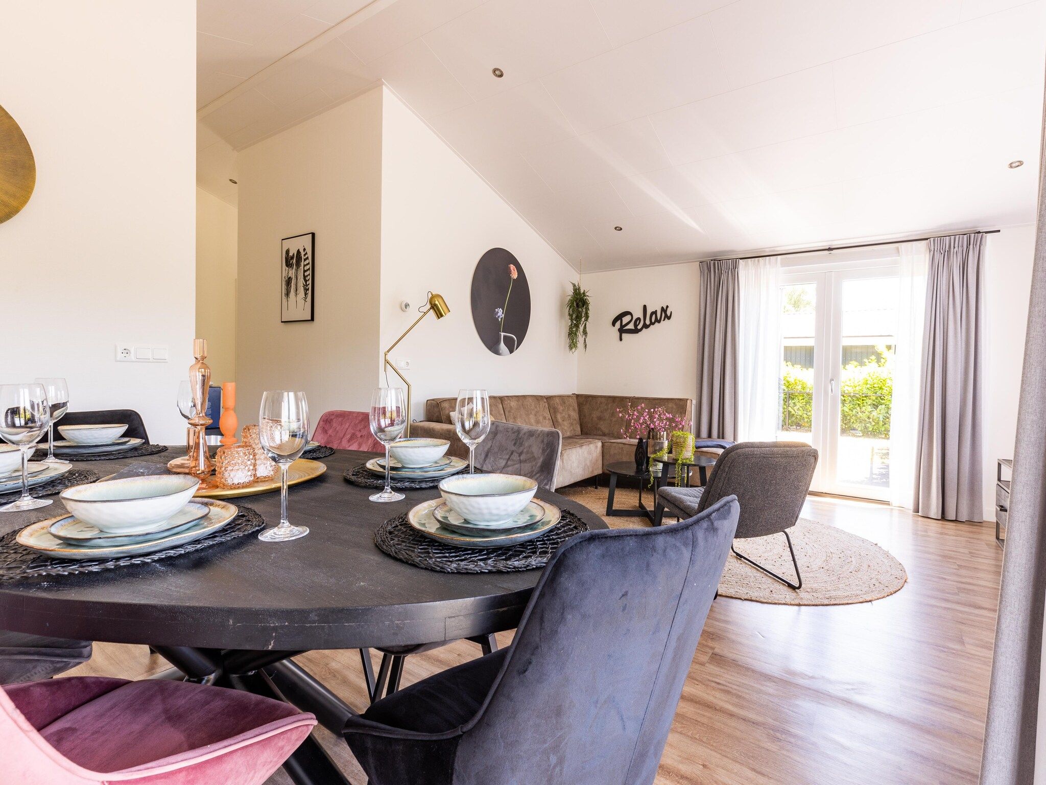 De eetkamer van Vakantiepark Molenvelden 6 in Veldhoven
