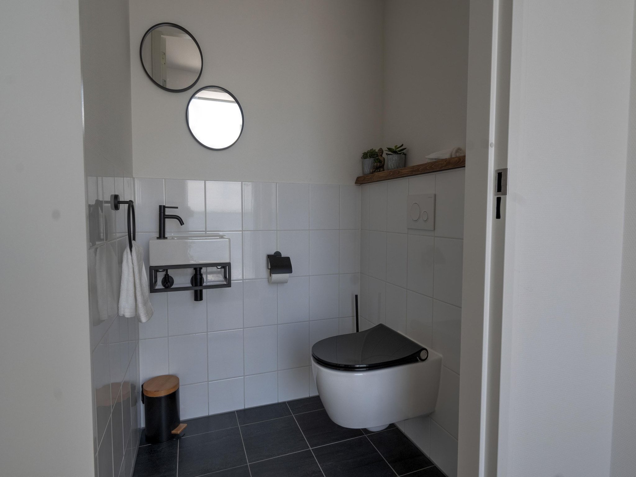 De badkamer van Casa Isla Bella in Scherpenisse
