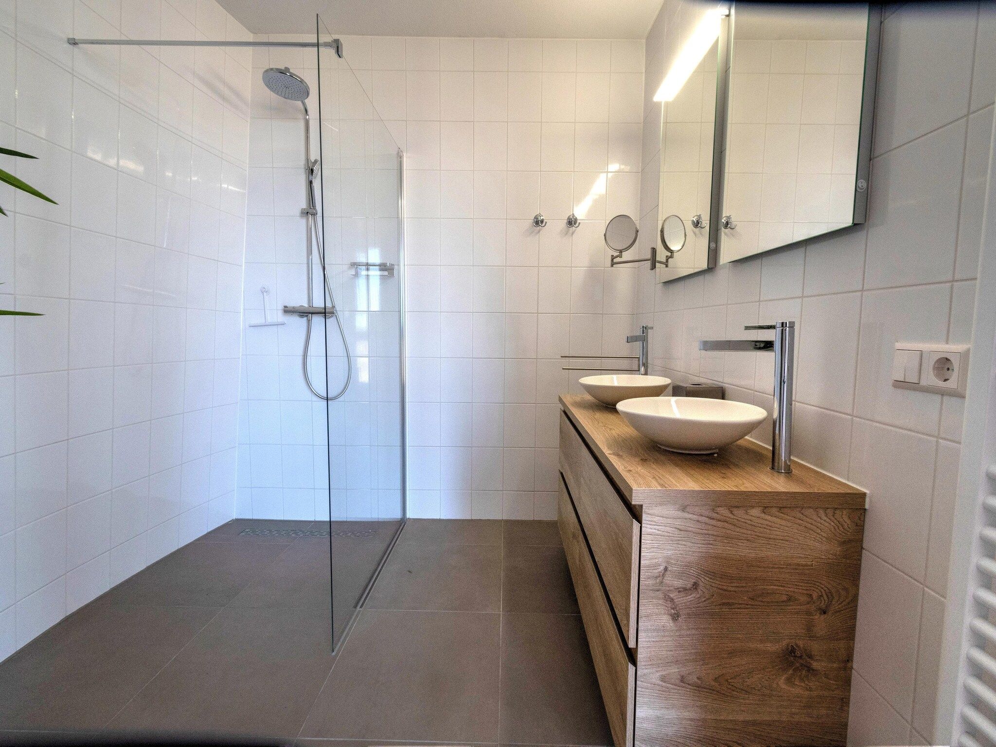 De badkamer van Casa Isla Bella in Scherpenisse