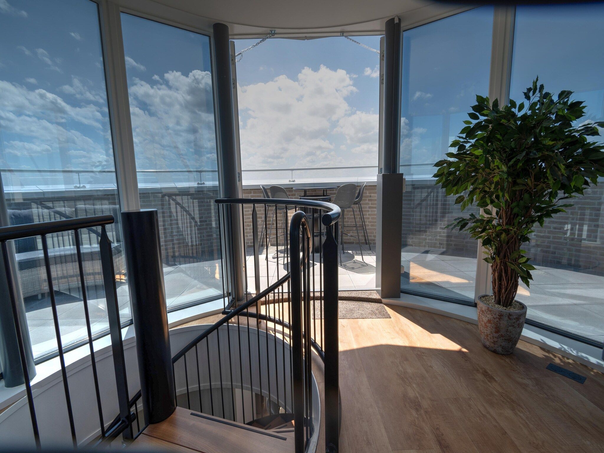 Het terras van Casa Isla Bella in Scherpenisse