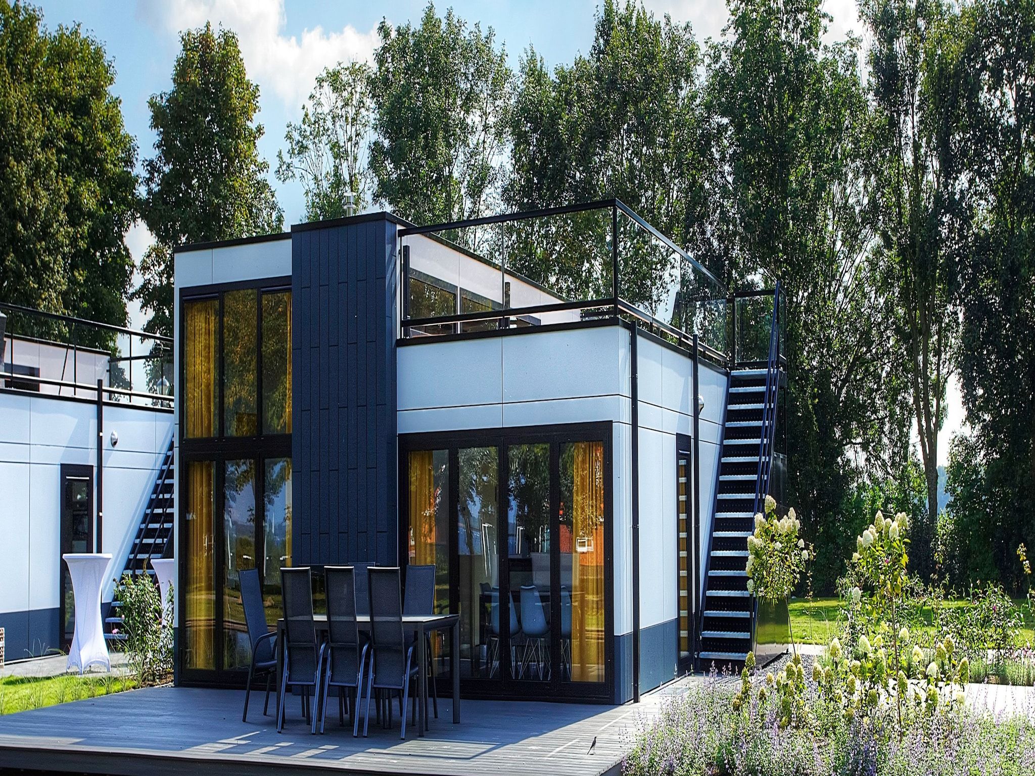 De buitenkant van Cube Elite 6 in Breskens