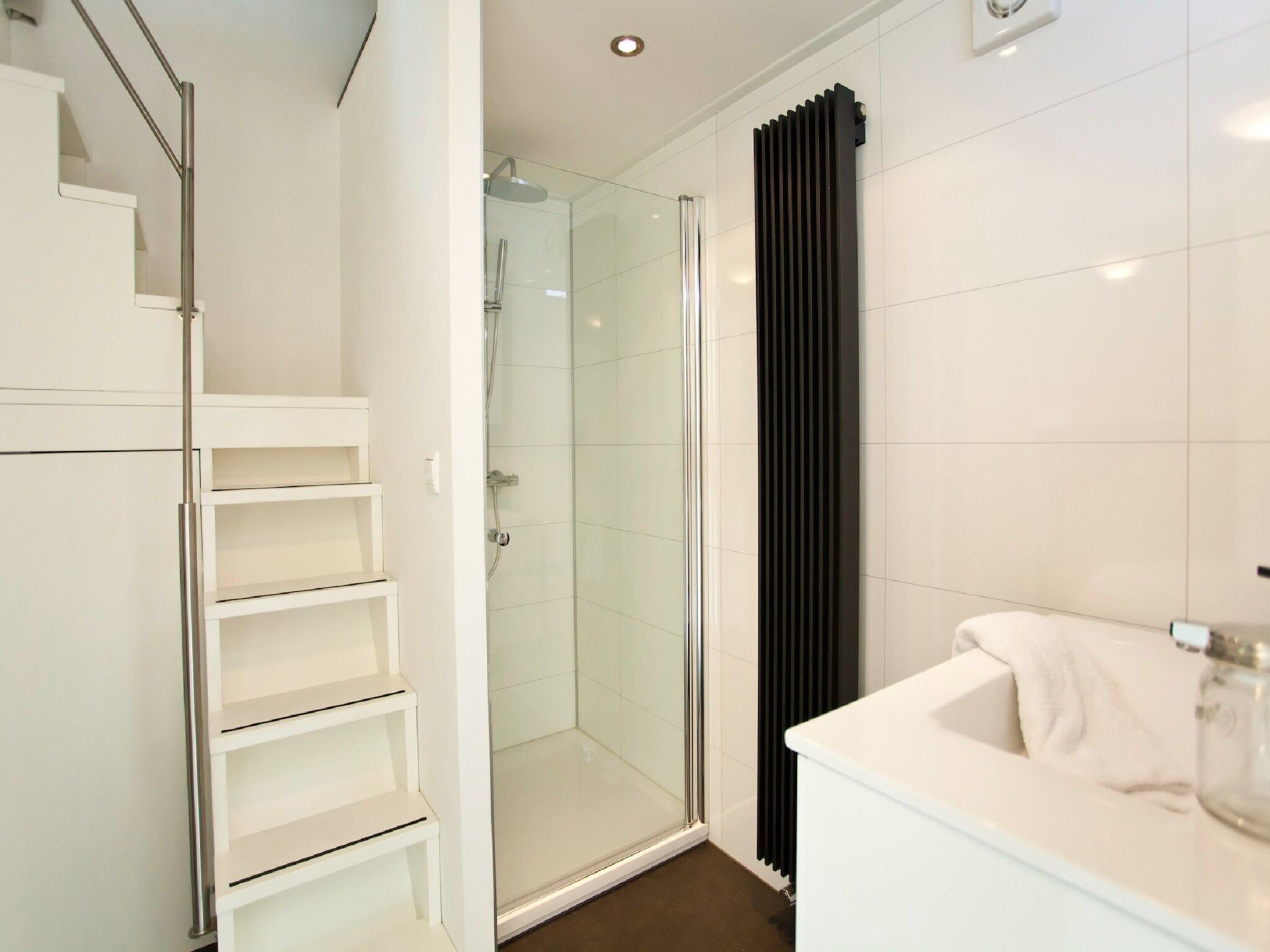 De badkamer van Cube Elite 6 in Breskens
