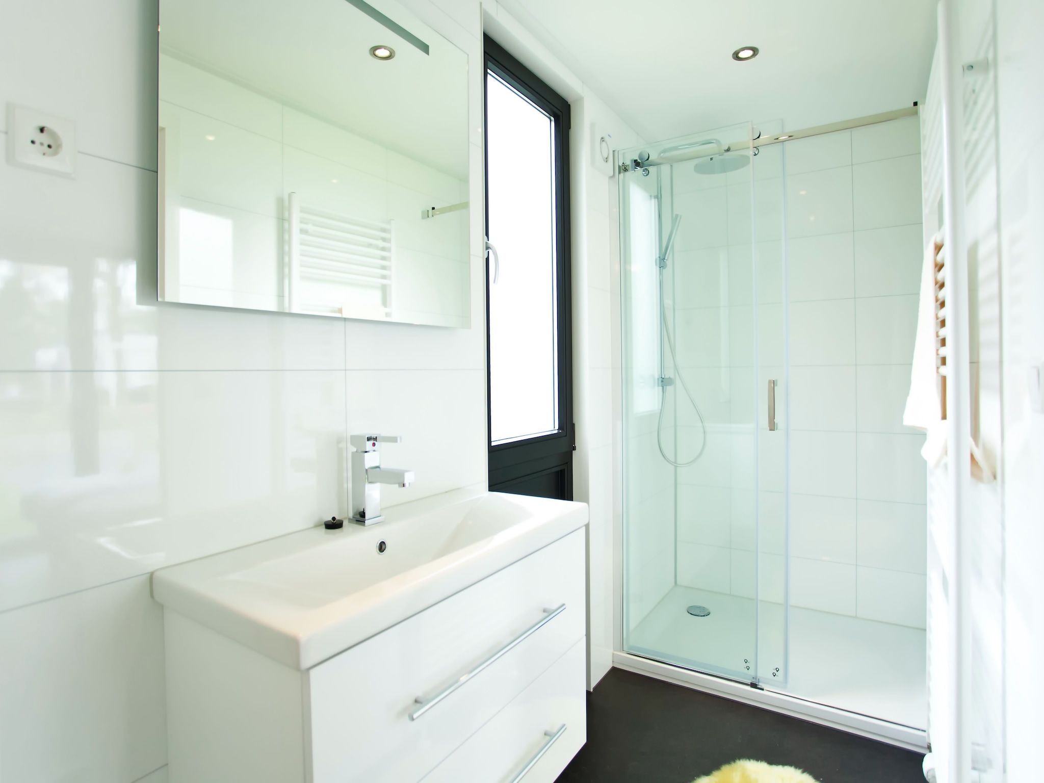 De badkamer van Cube Maximaal 6 in Breskens