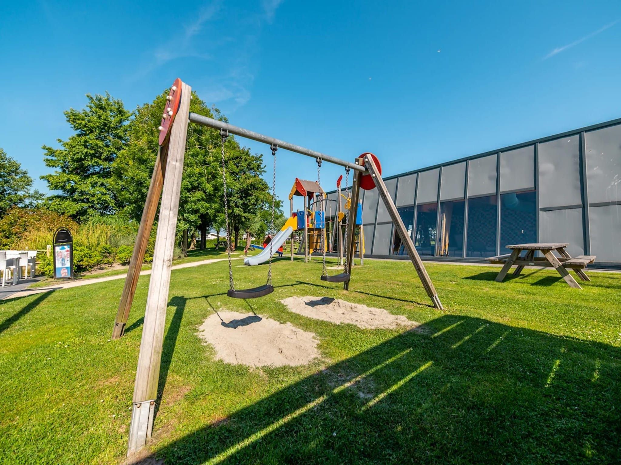 Parkfaciliteiten bij L-Cube 6 in Breskens
