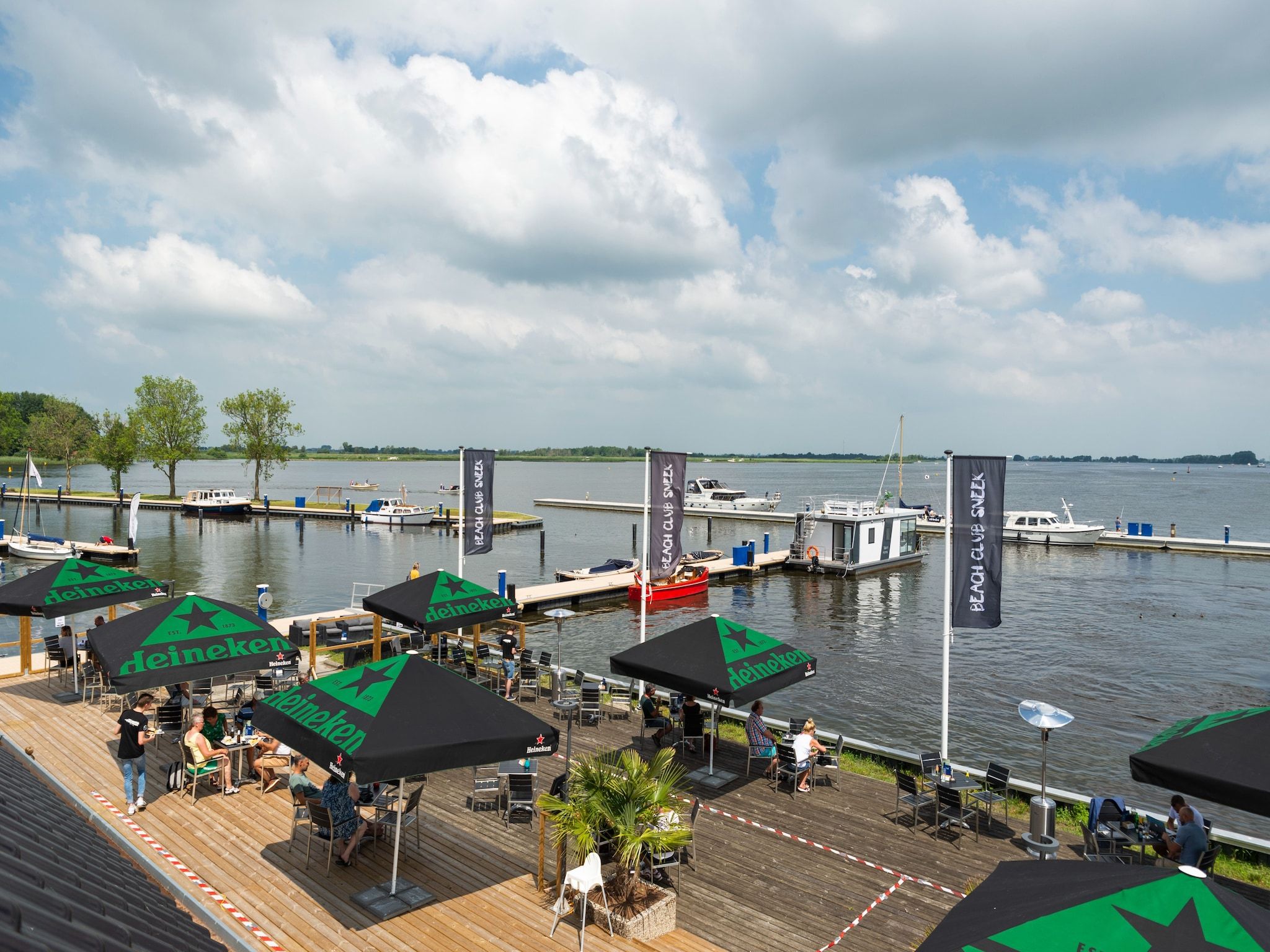 Sfeerbeeld van Houseboat Agua Dolce in Offingawier