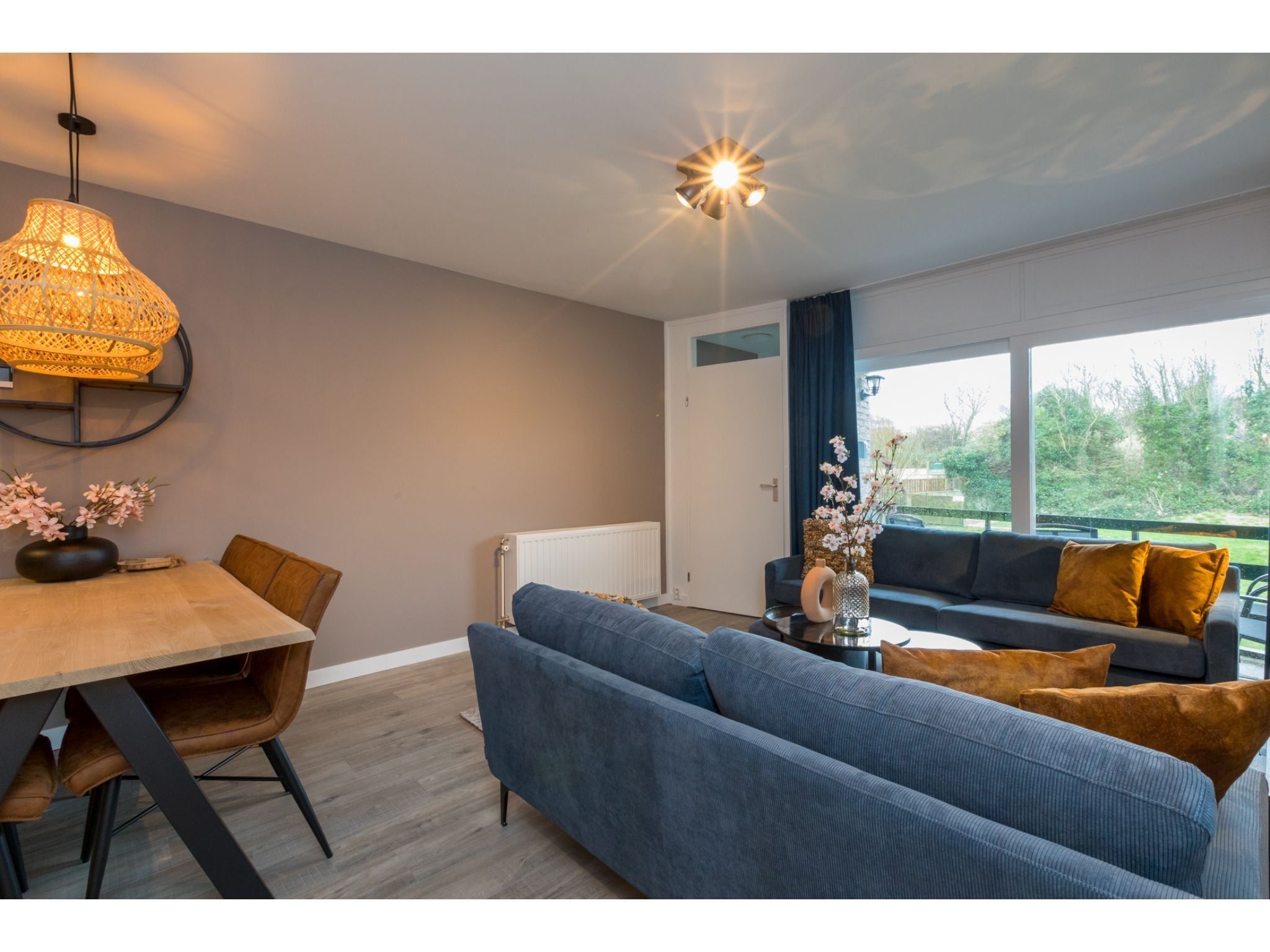 De woonkamer van Duinweg 18 in Zoutelande