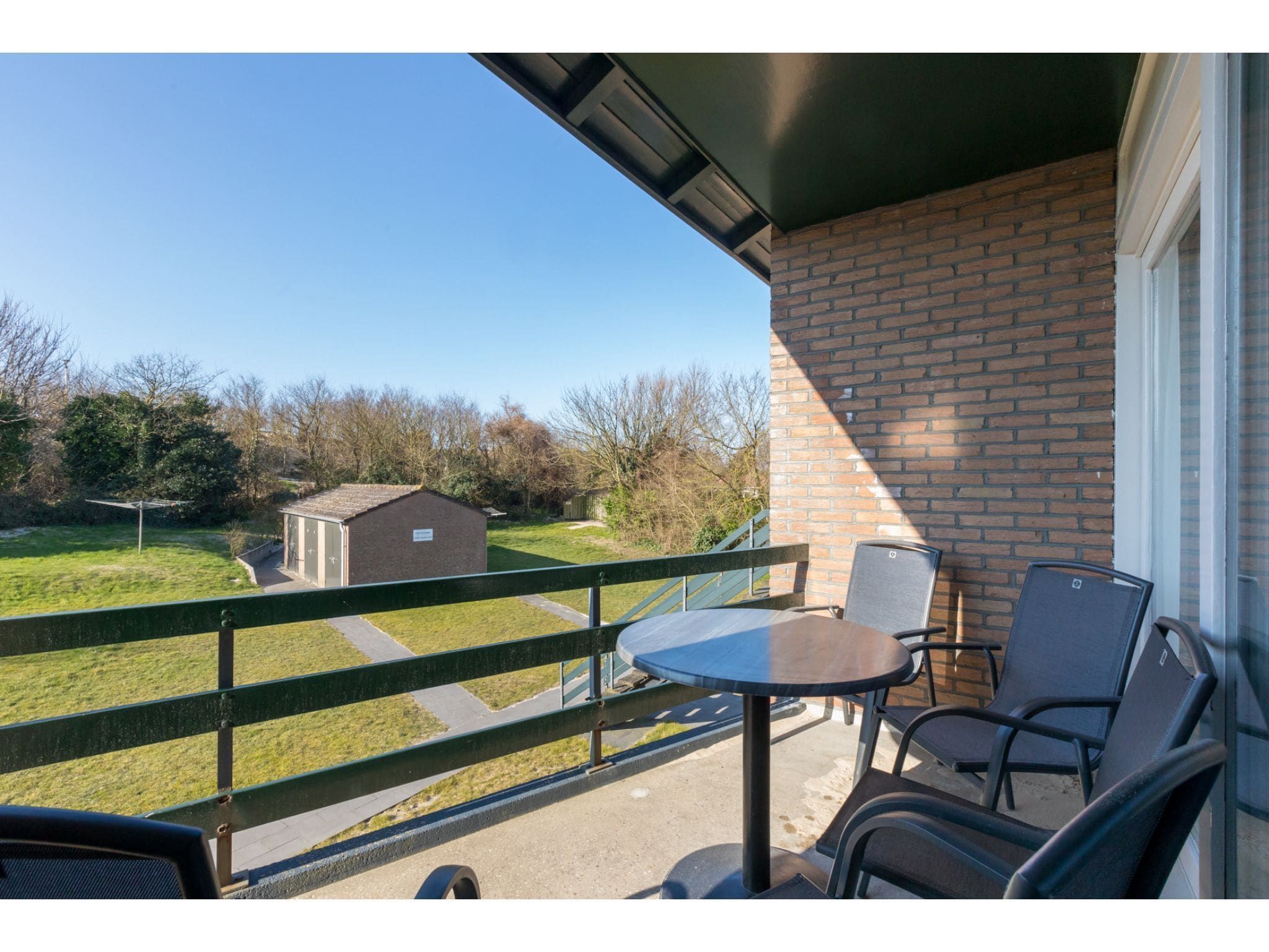 Het terras van Duinweg 18 in Zoutelande