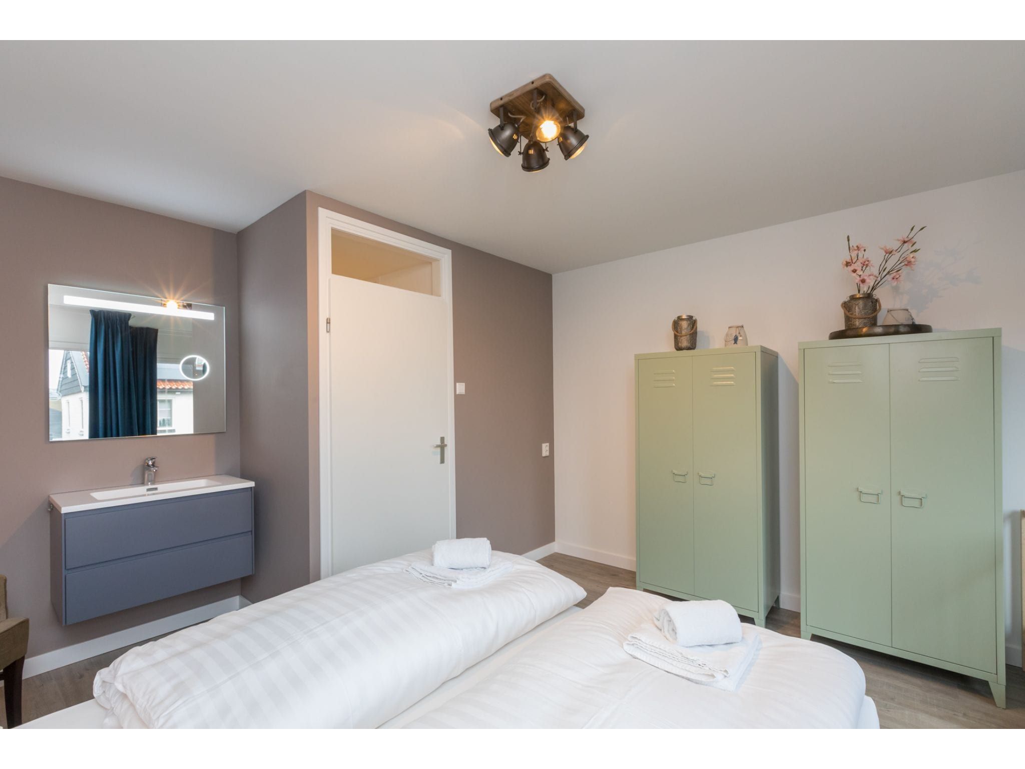 Een slaapkamer van Duinweg 18 in Zoutelande