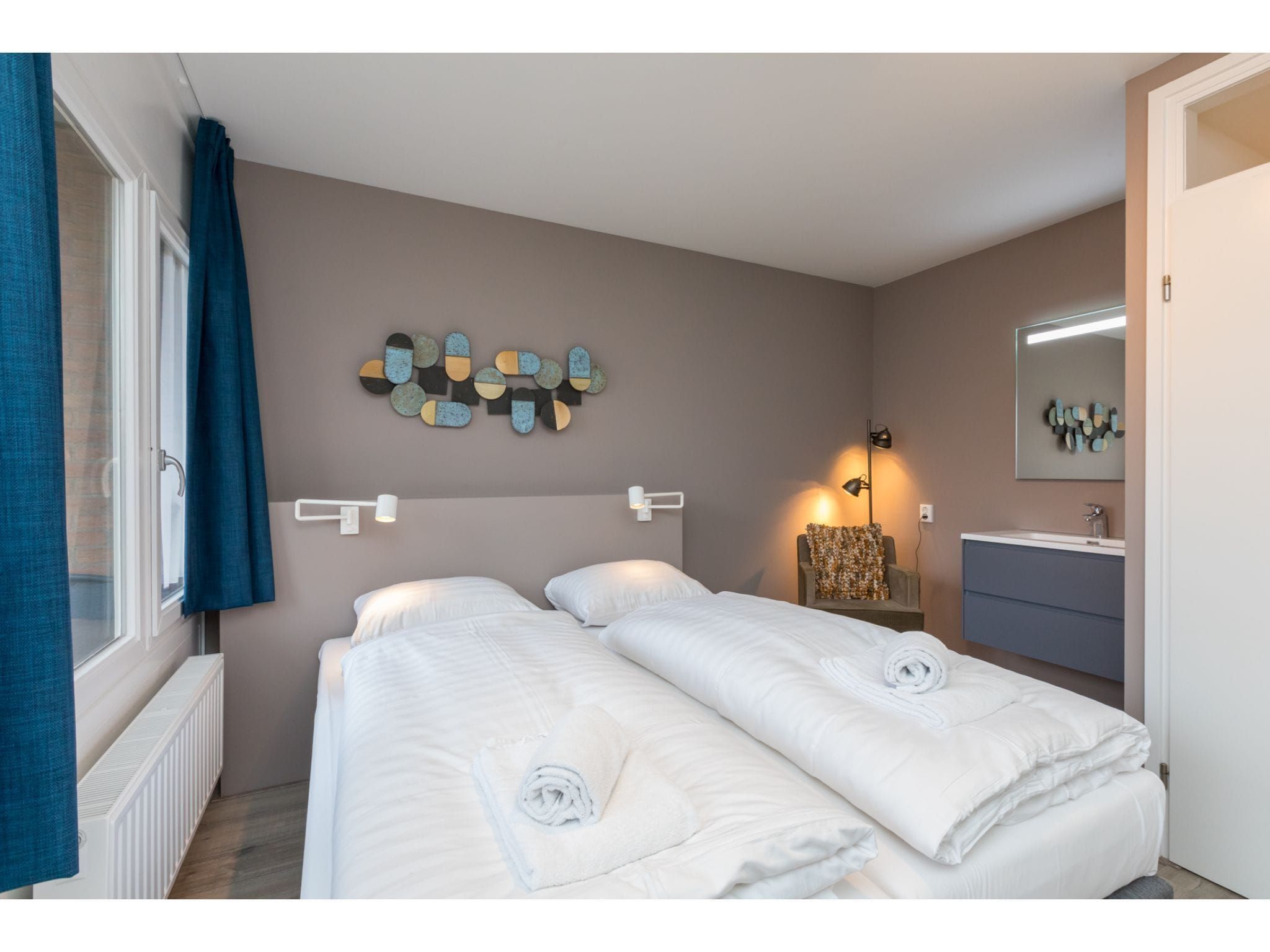 Een slaapkamer van Duinweg 18 in Zoutelande