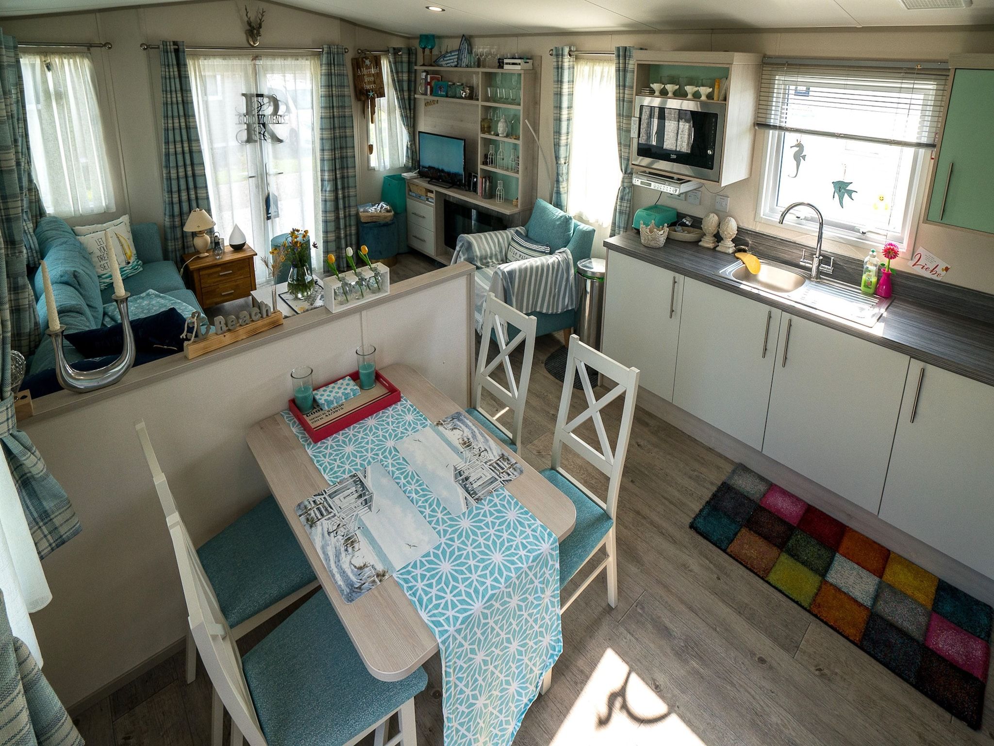De eetkamer van Good Moments Oostkapelle Zeeland in Oostkapelle
