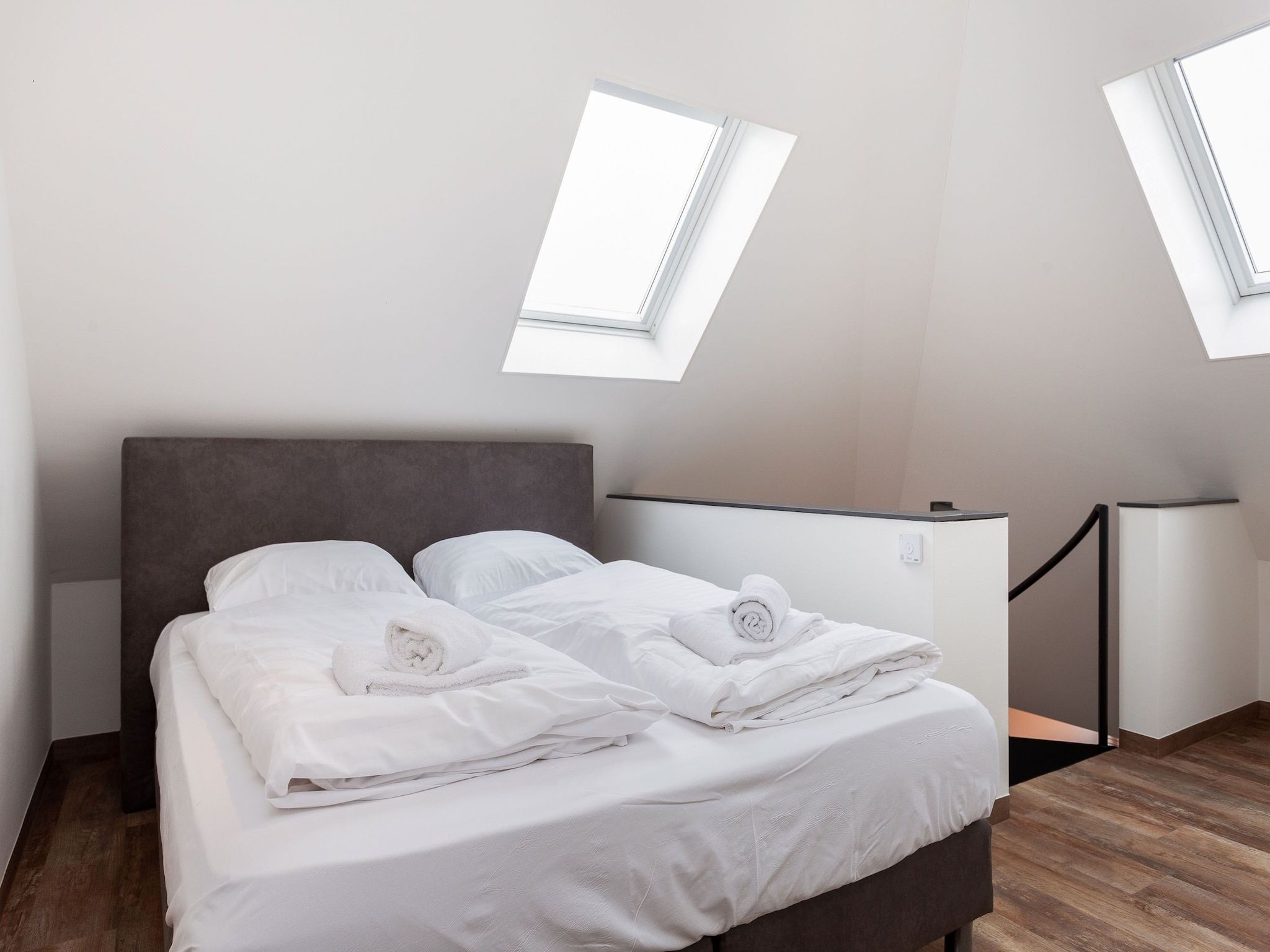 Een slaapkamer van Paviljoenwei 12-29 in Offingawier