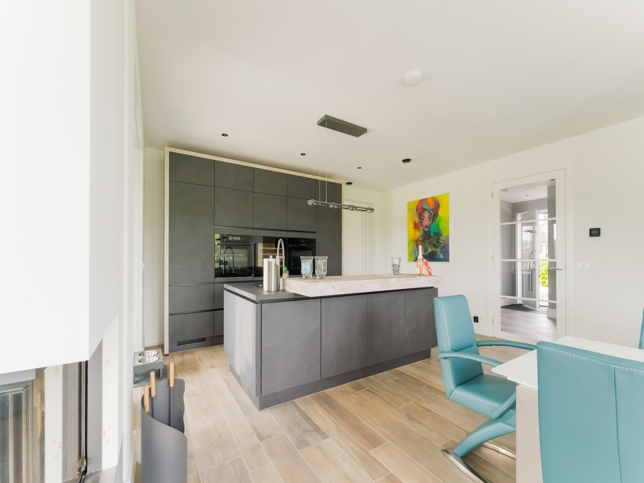 De keuken van Luxe villa aan het water in Stavoren