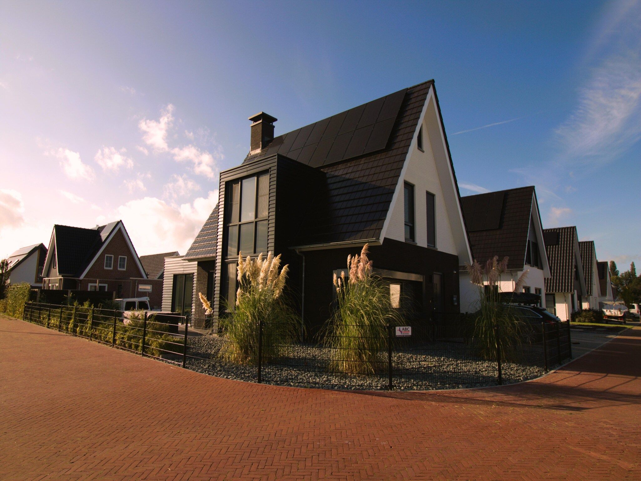 De buitenkant van Luxe villa aan het water in Stavoren
