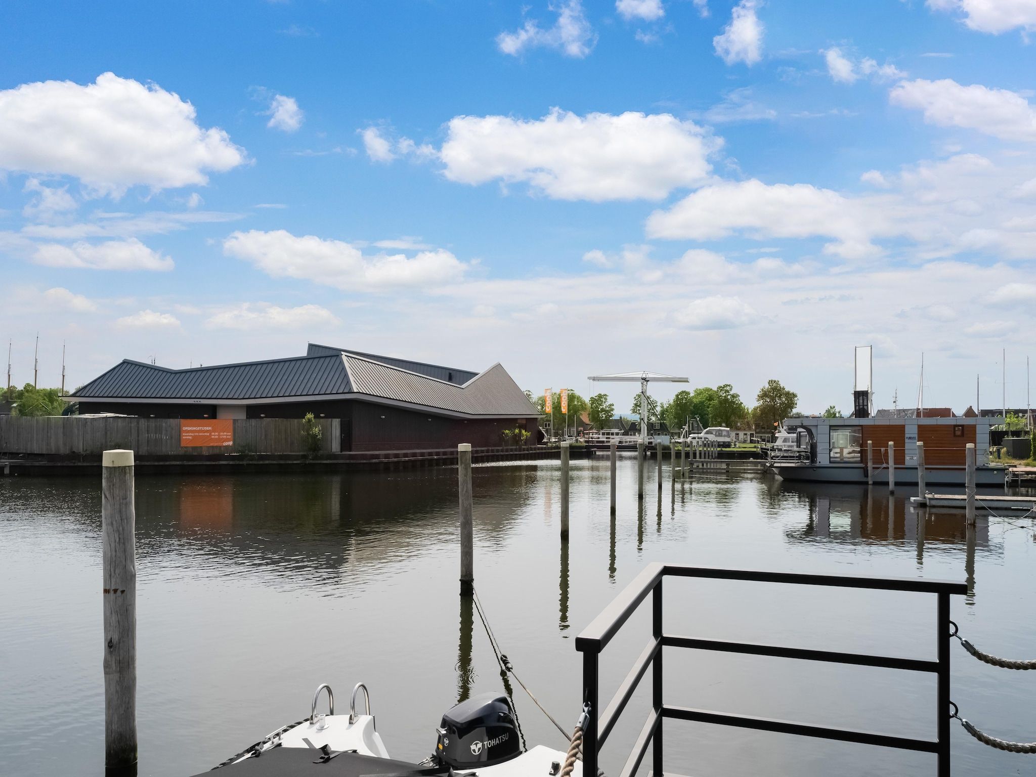 Het uitzicht vanaf Boat House Stavoren in Stavoren